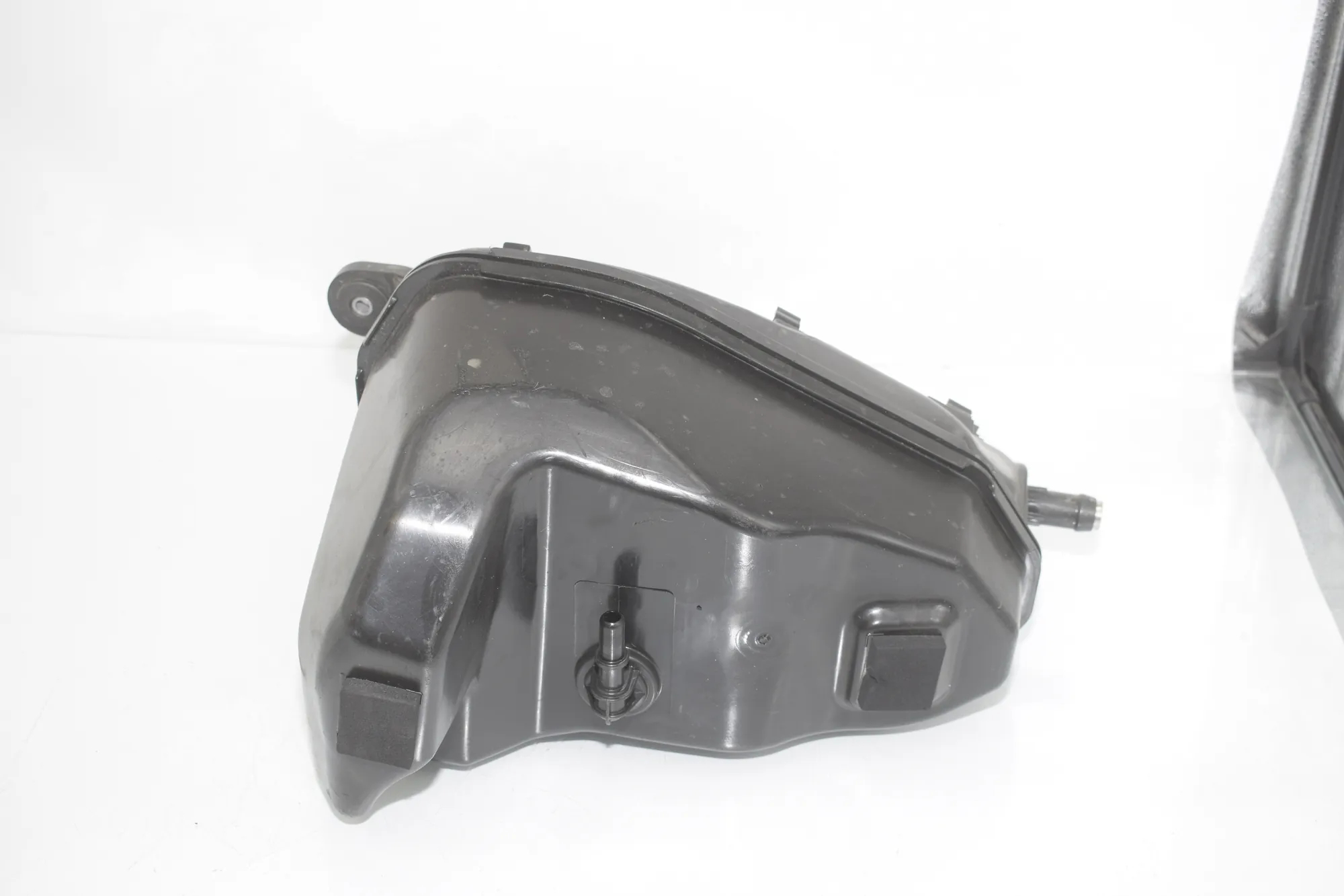 AdBlue Tank – OEM 7381415 · BMW 5 Touring (G31) (2017 - -) 520 d 2019 – 3