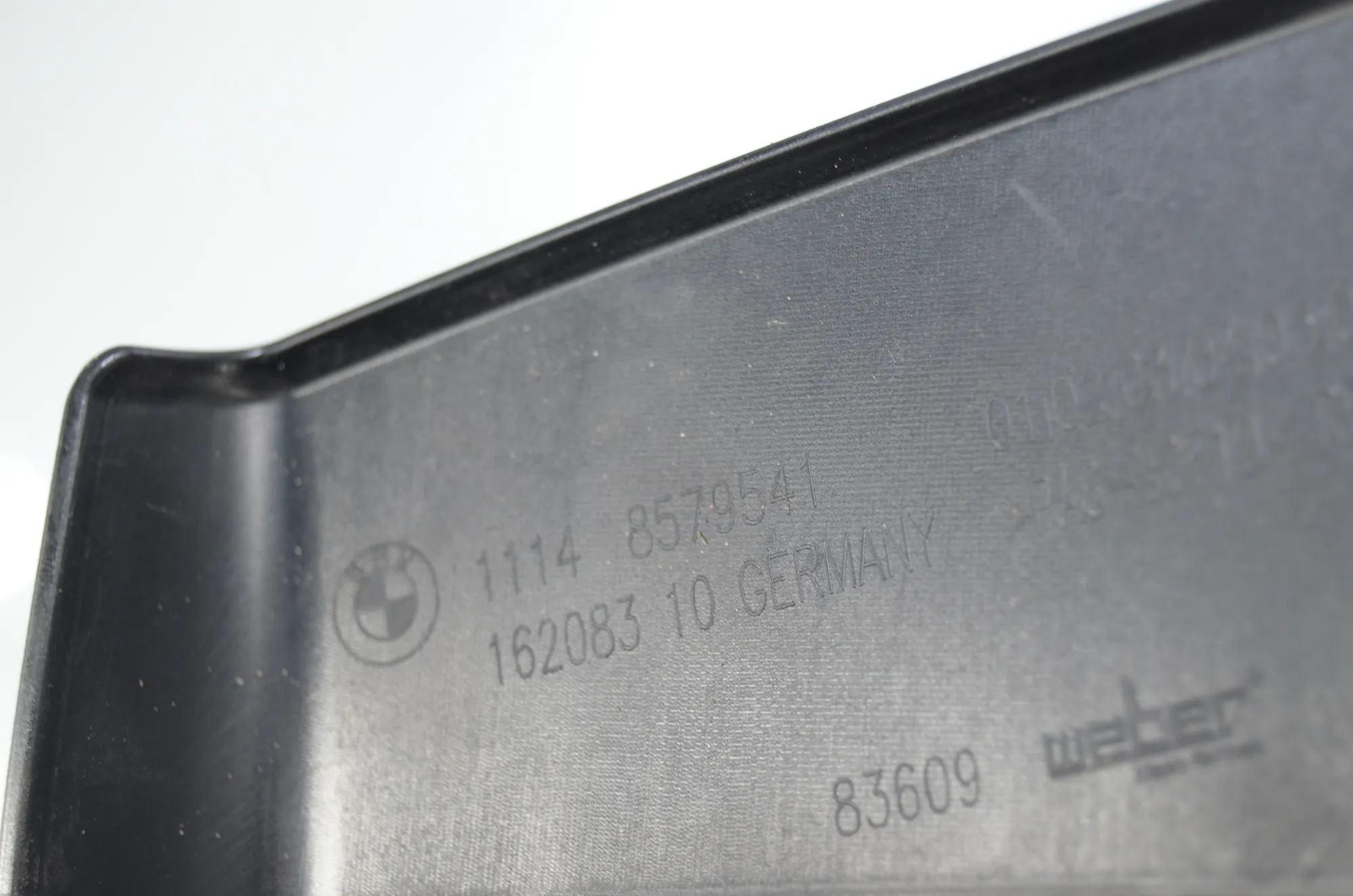 Engine Cover – OEM 8579541 · BMW 5 Touring (G31) (2017 - -) 520 d 2019 – 4