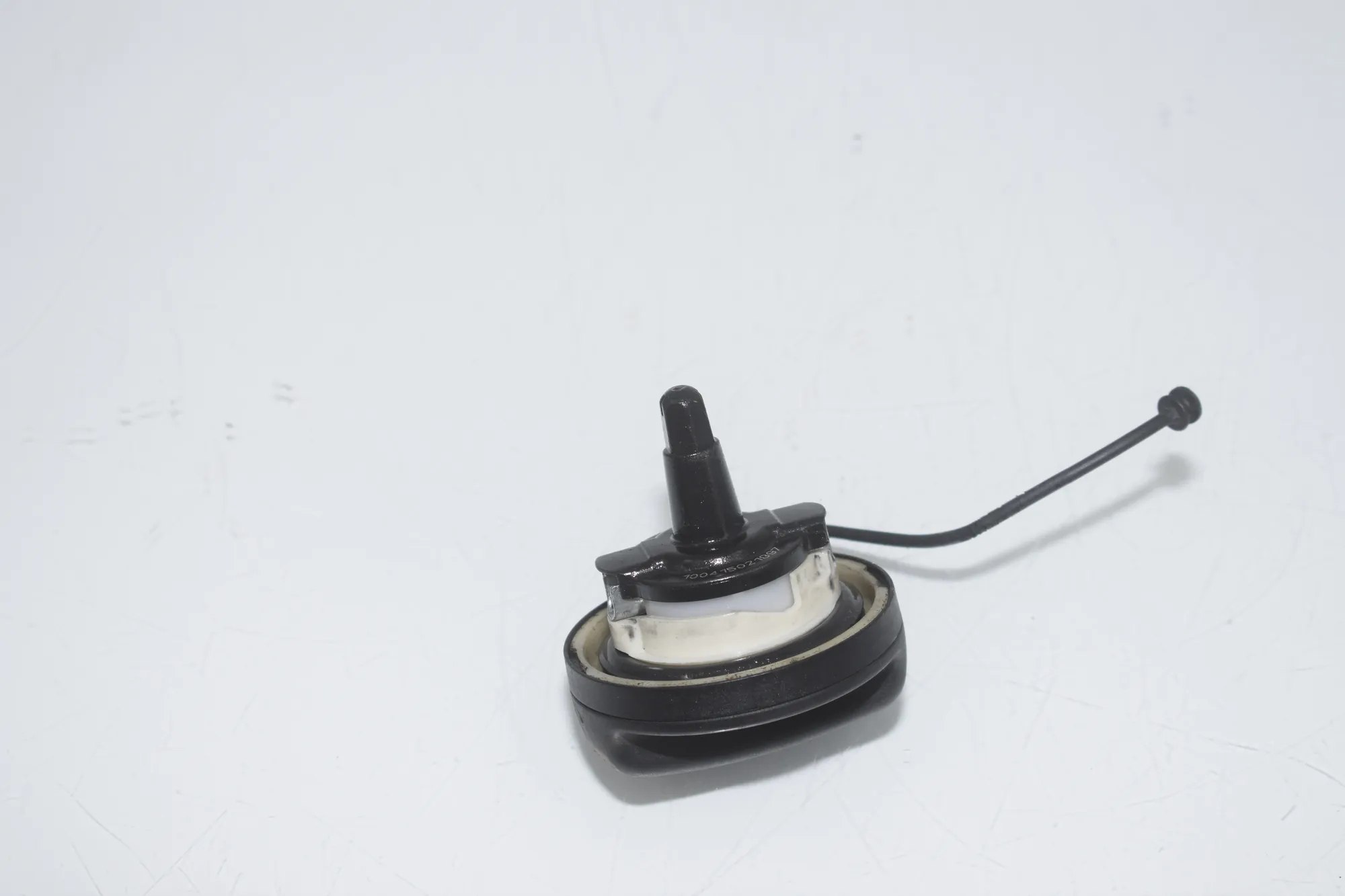 Fuel Tank Flap Cap – OEM 7482901 · BMW 2 Gran Tourer (F46) 216 d 2015 – 3