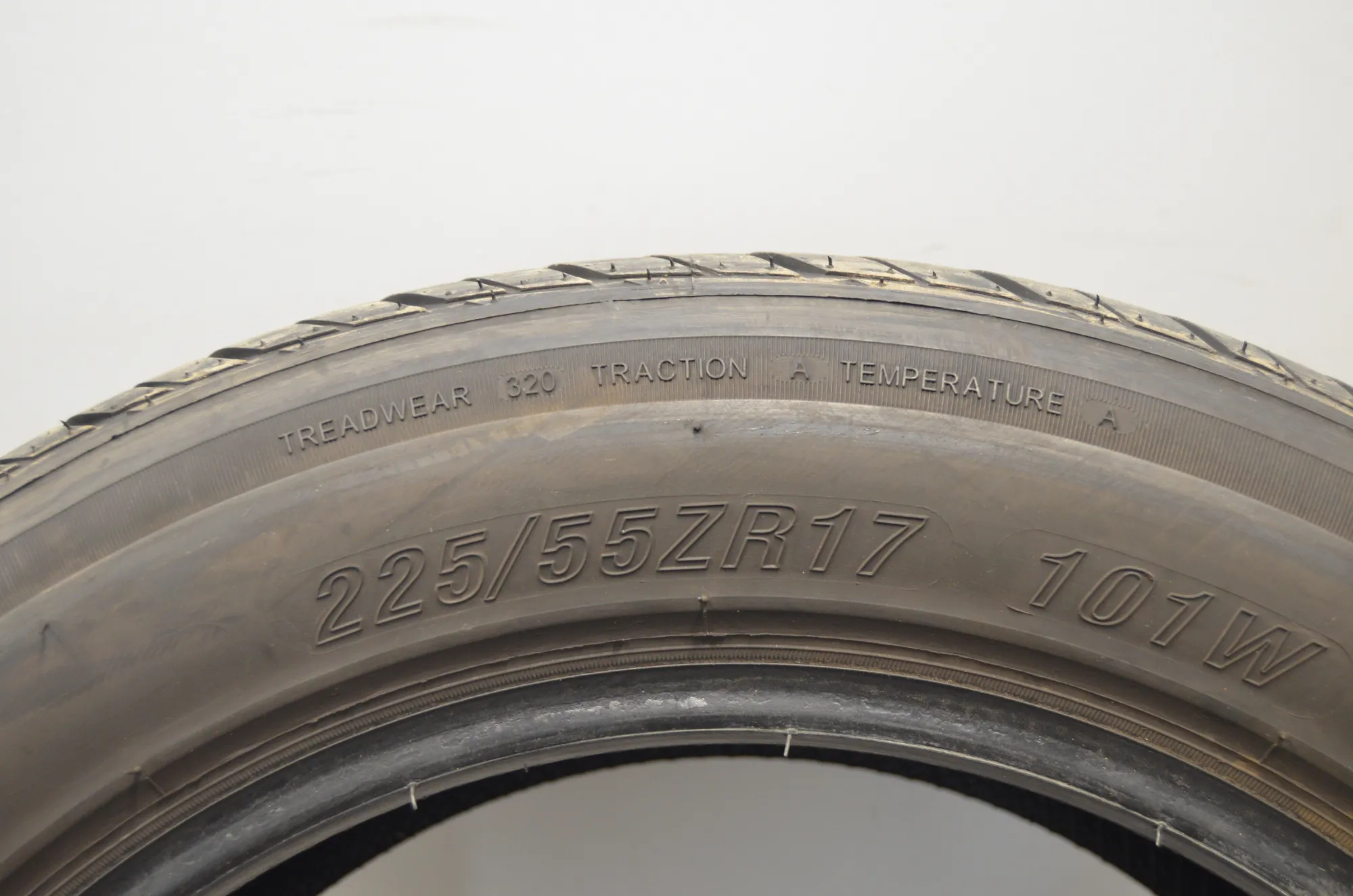 Tire · BMW 5 (F10) BMW 5 (F10) 518 d 2011 – 6
