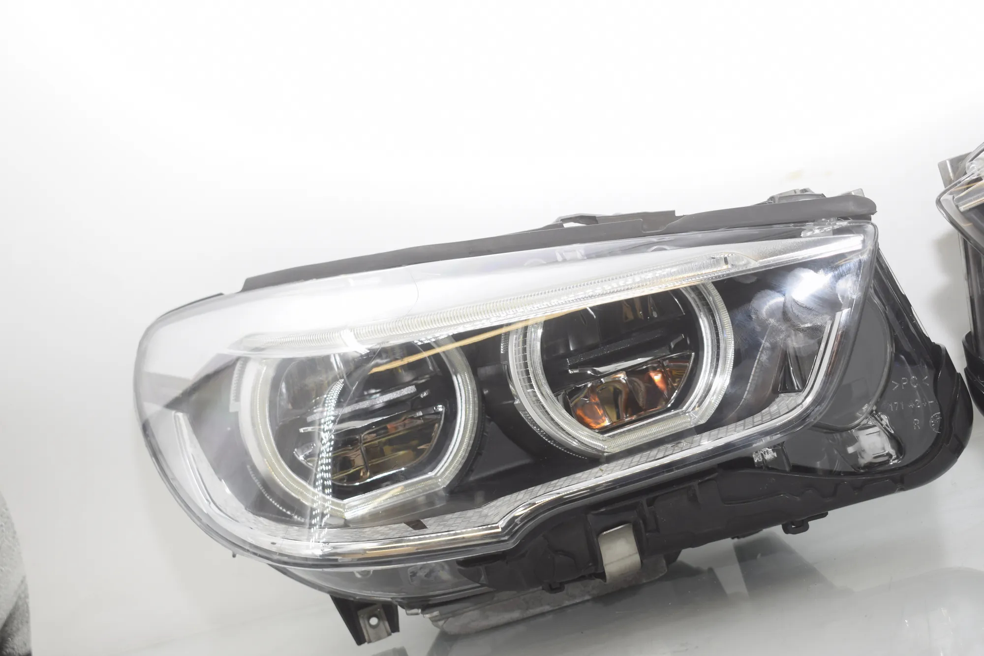 Front Headlight Set Kit – OEM 7410807 · BMW 5 Gran Turismo (F07) 535 d xDrive 2014 – 7