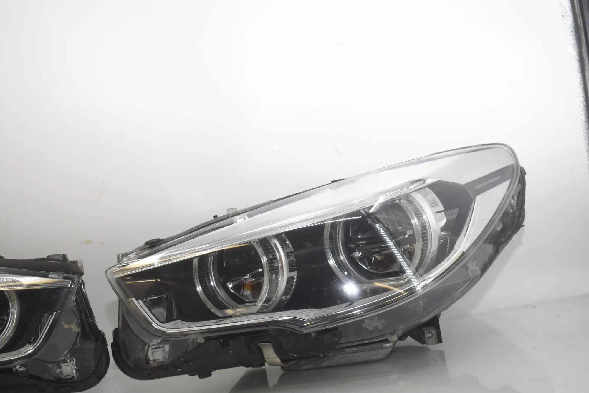 Front Headlight Set Kit – OEM 7410807 · BMW 5 Gran Turismo (F07) 535 d xDrive 2014 – 8
