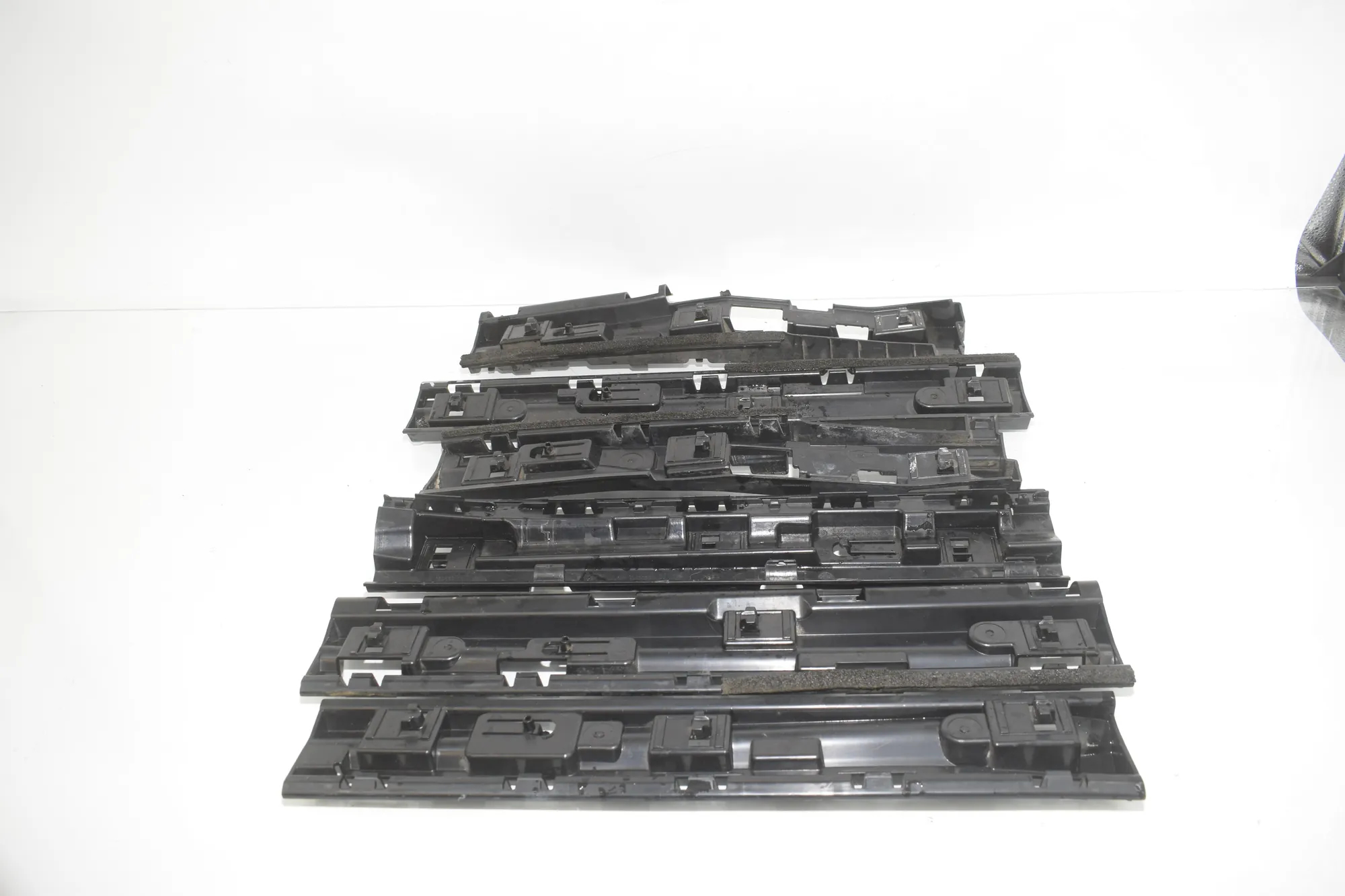 Sideskirt Bracket – OEM 7332330 · BMW X1 (F48) xDrive 18 d 2017 – 4