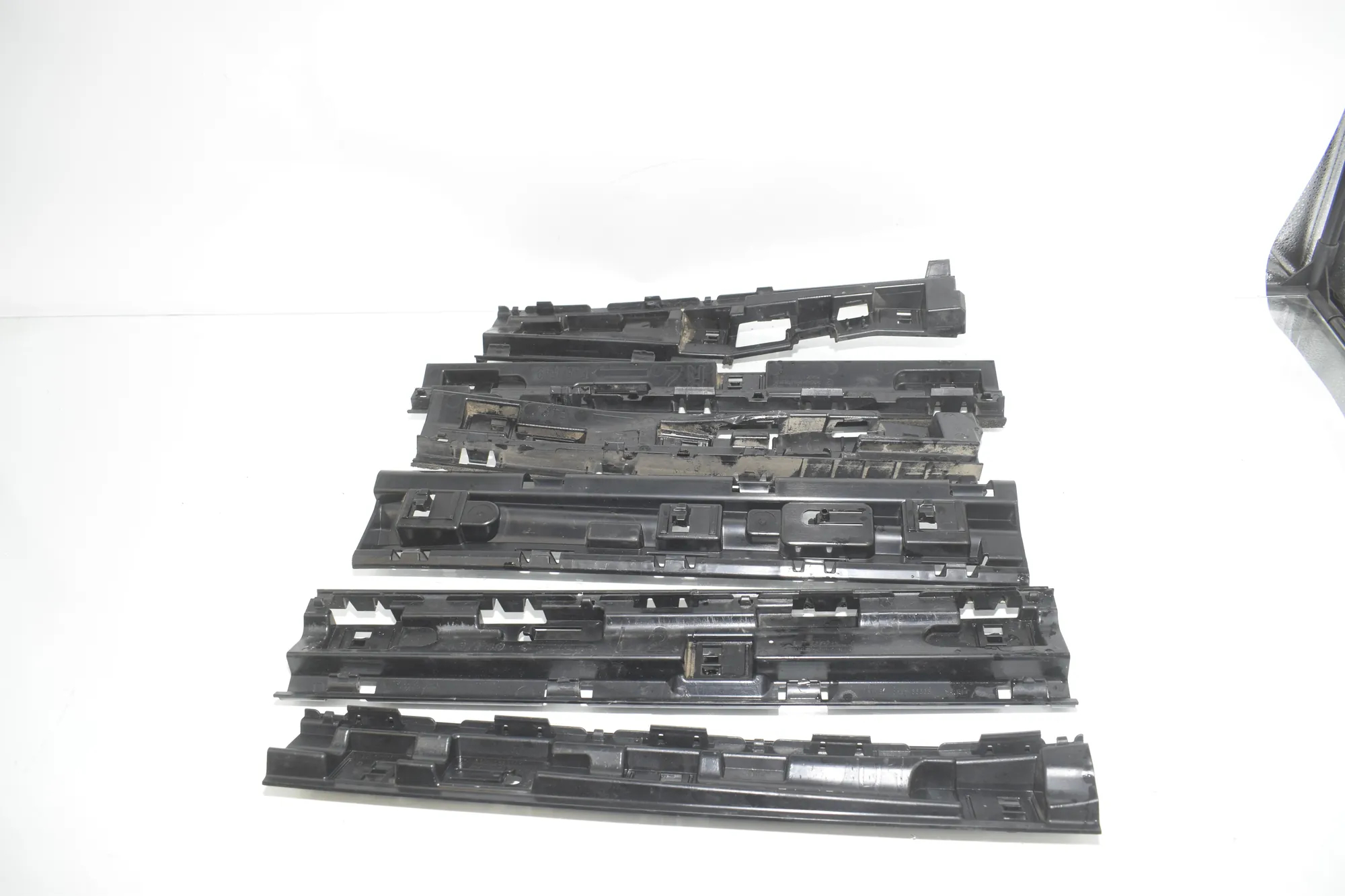 Sideskirt Bracket – OEM 7332330 · BMW X1 (F48) xDrive 18 d 2017