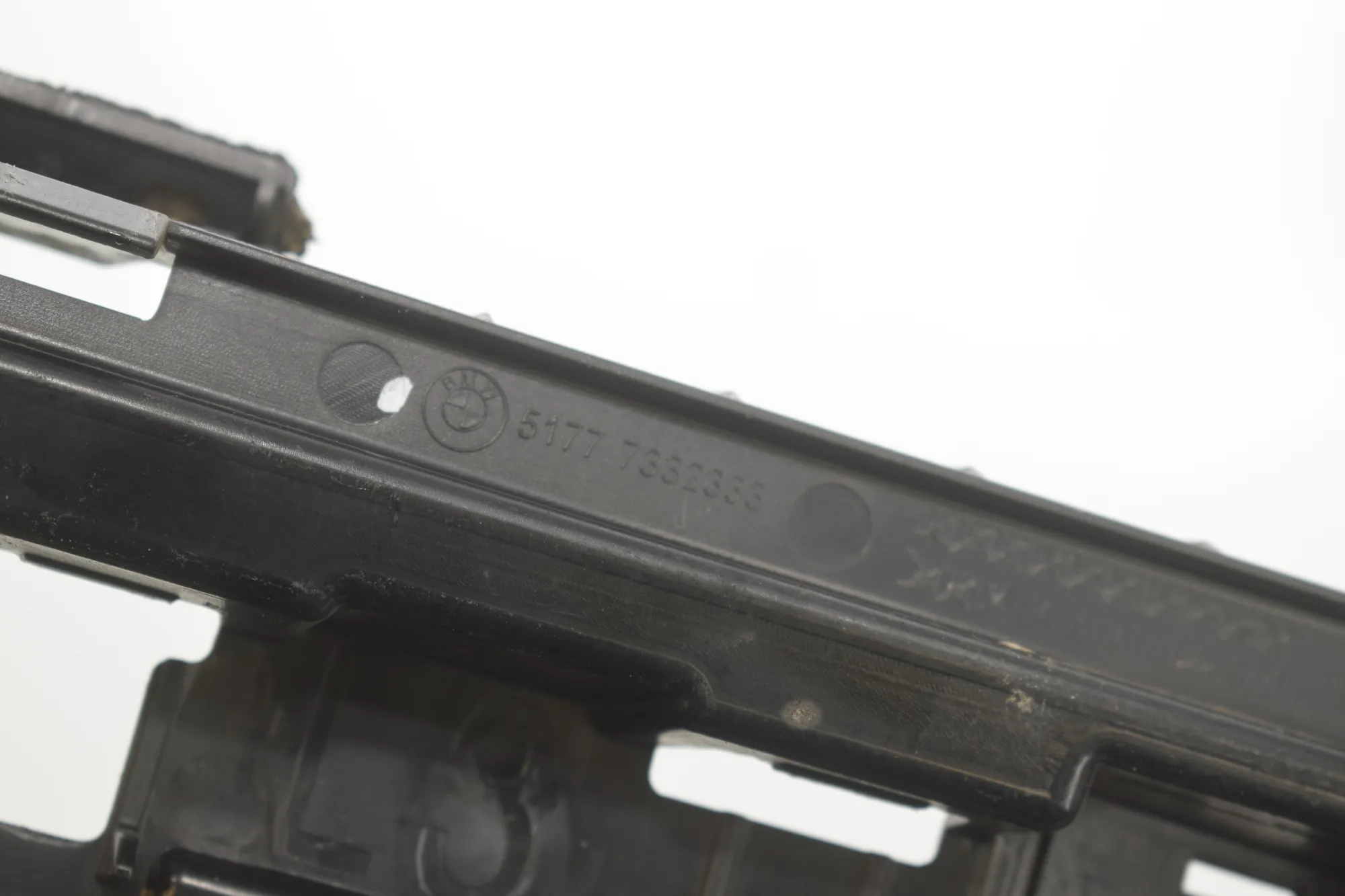 Sideskirt Bracket – OEM 7332330 · BMW X1 (F48) xDrive 18 d 2017 – 10