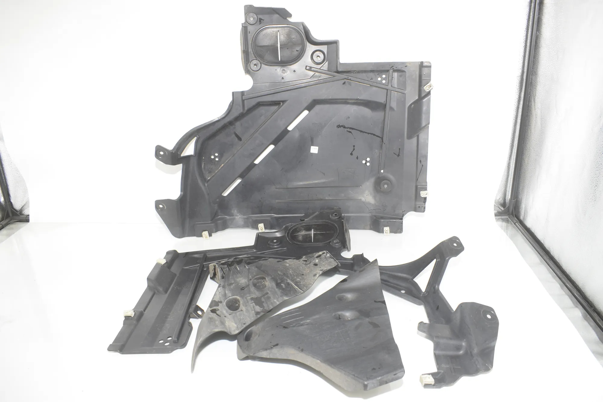 Other Body Parts – OEM 6858413 · BMW X1 (F48) xDrive 18 d 2017