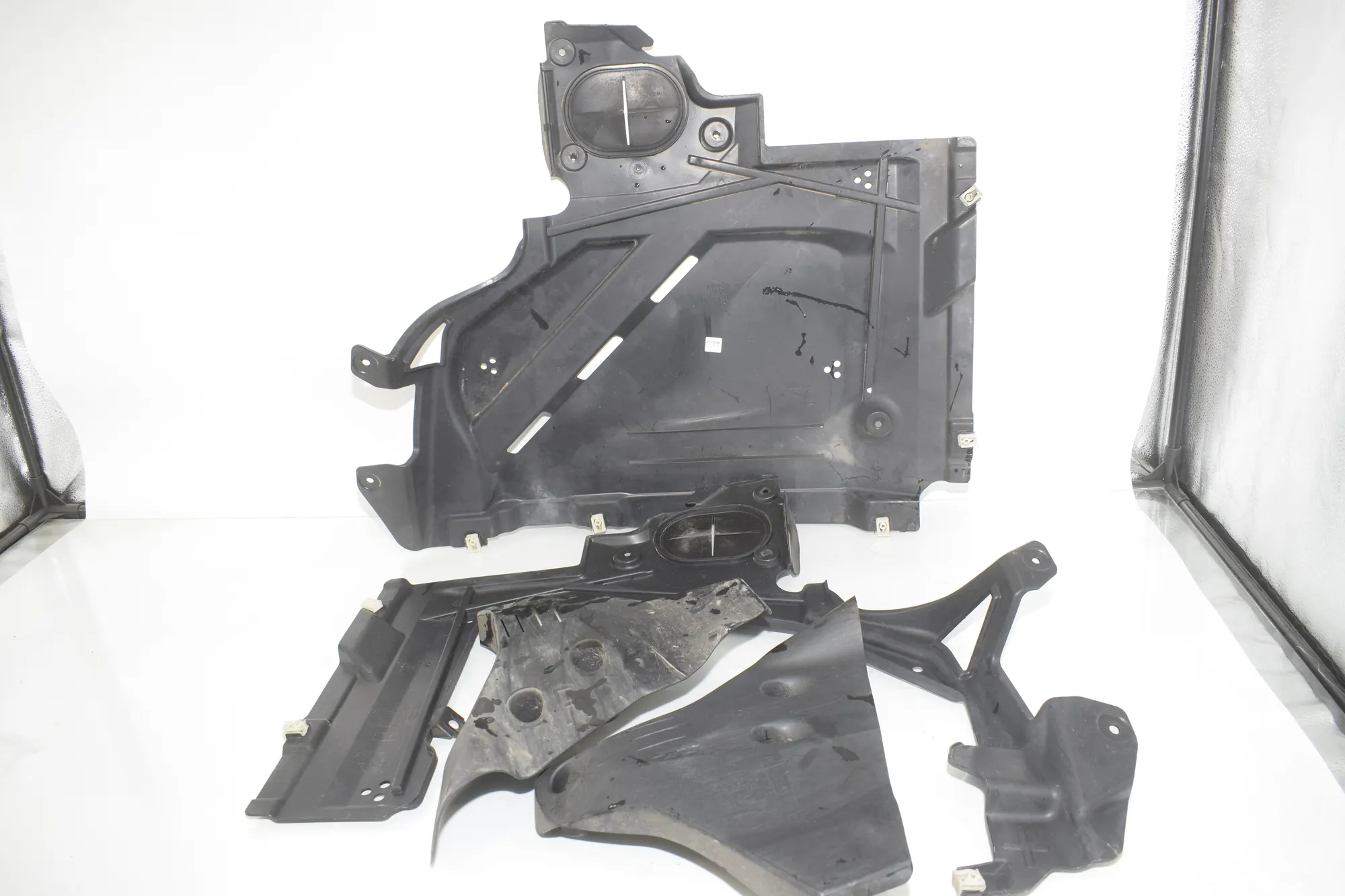 Other Body Parts – OEM 6858413 · BMW X1 (F48) xDrive 18 d 2017 – 3