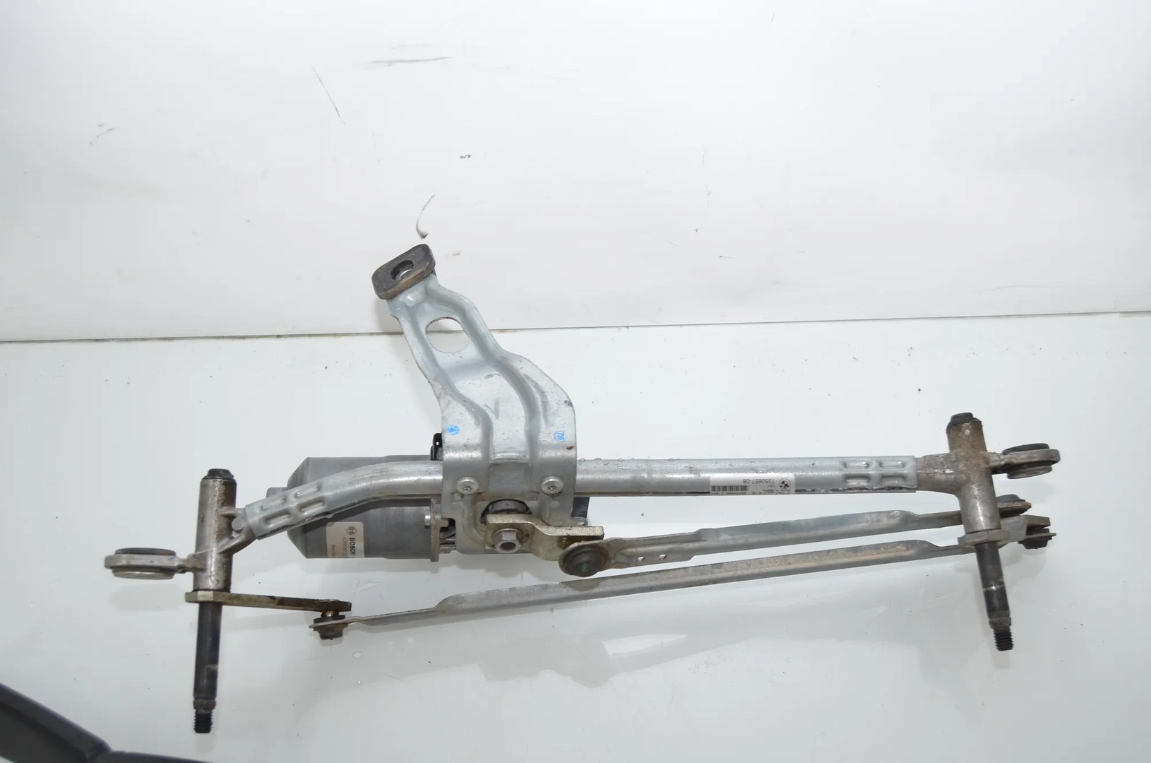 Front Windshield Wiper Mechanism – OEM 7350657 · BMW X1 (F48) xDrive 18 d 2017 – 5