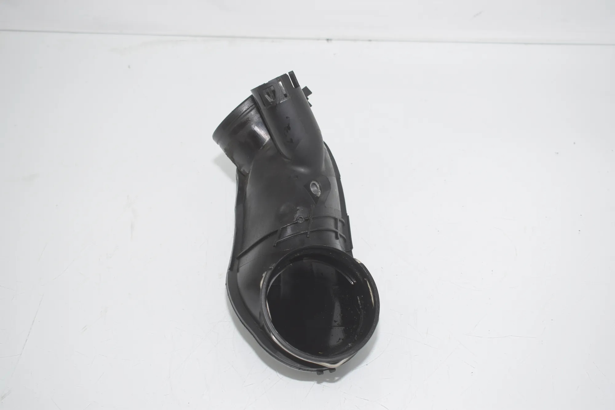 Air Intake Tube – OEM 8506702 · BMW 5 Touring (F11) 530 d 2011 – 3