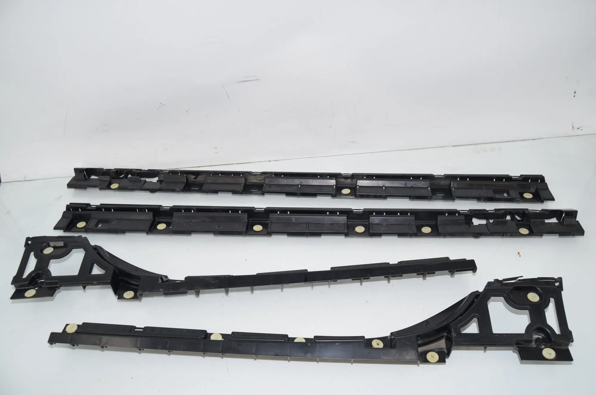 Sideskirt Bracket – OEM 7201258 · BMW 5 Gran Turismo (F07) 535 d xDrive 2014