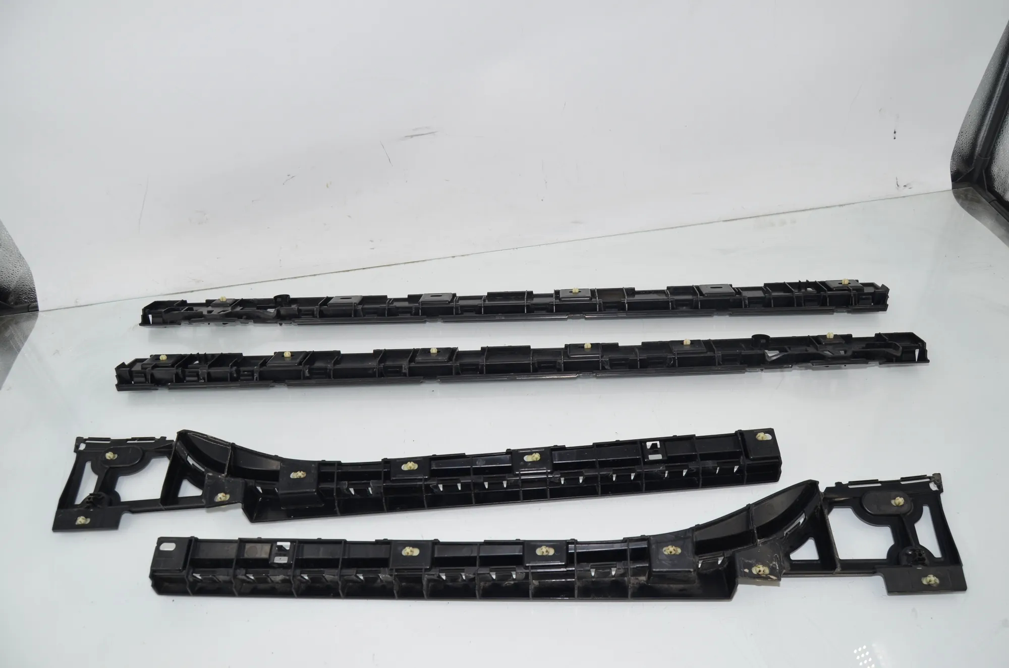 Sideskirt Bracket – OEM 7201258 · BMW 5 Gran Turismo (F07) 535 d xDrive 2014 – 3