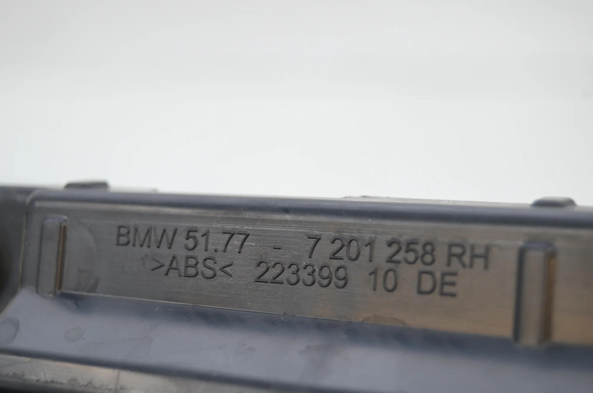 Sideskirt Bracket – OEM 7201258 · BMW 5 Gran Turismo (F07) 535 d xDrive 2014 – 4