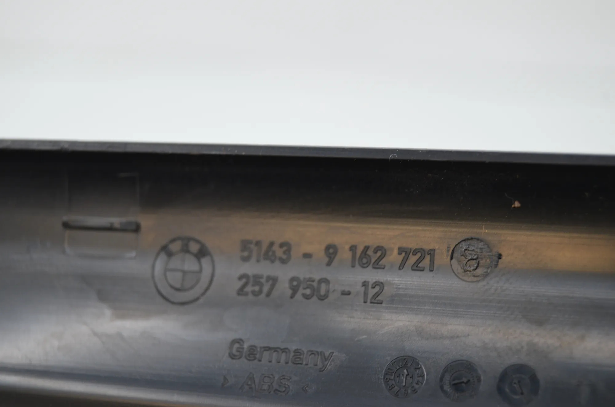 Front Right Interior Step Trim – OEM 9162721 · BMW 5 Touring (F11) 535 d 2011 – 4