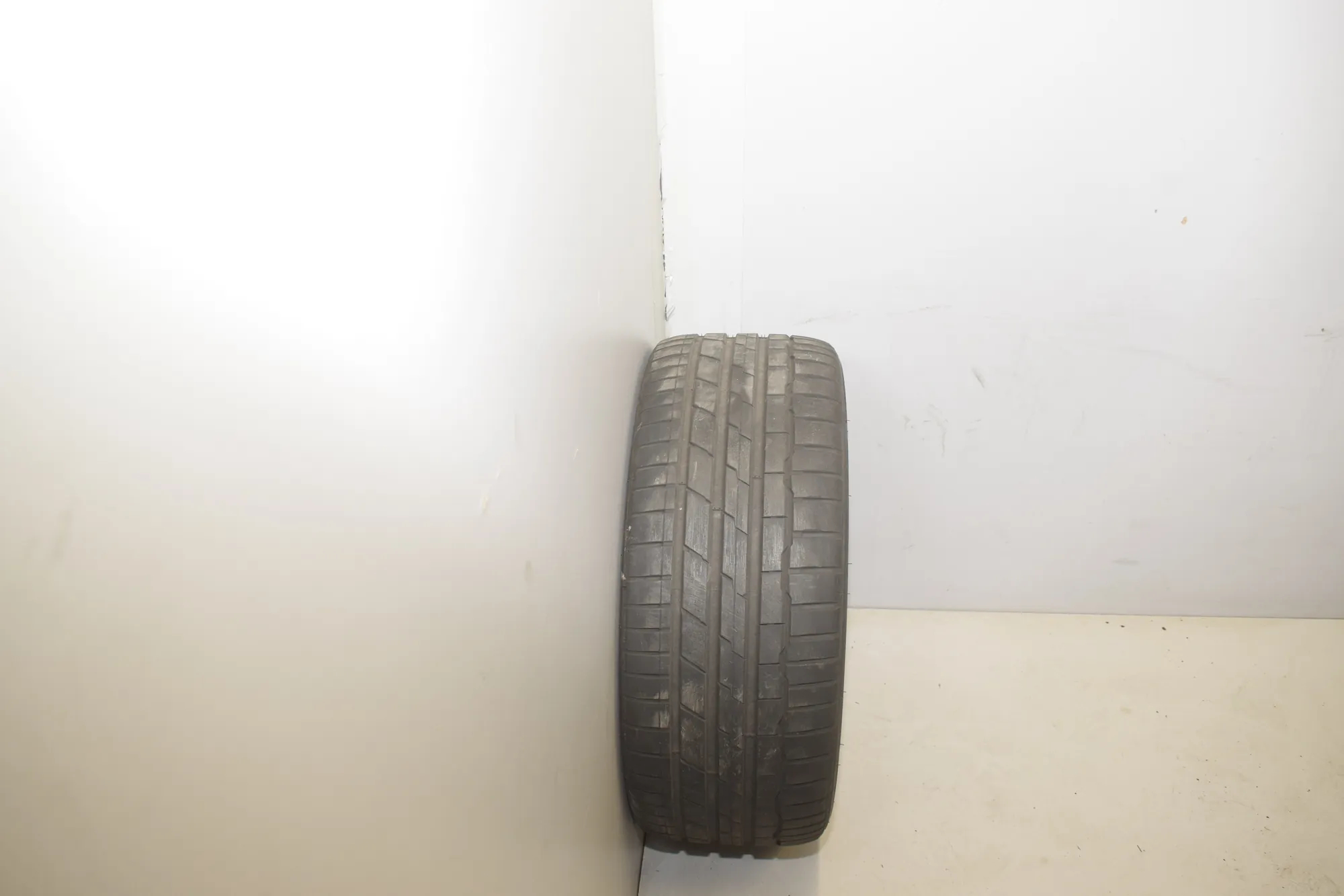 Tire · BMW 5 (F10) BMW 5 (F10) 520 d 2016 – 8
