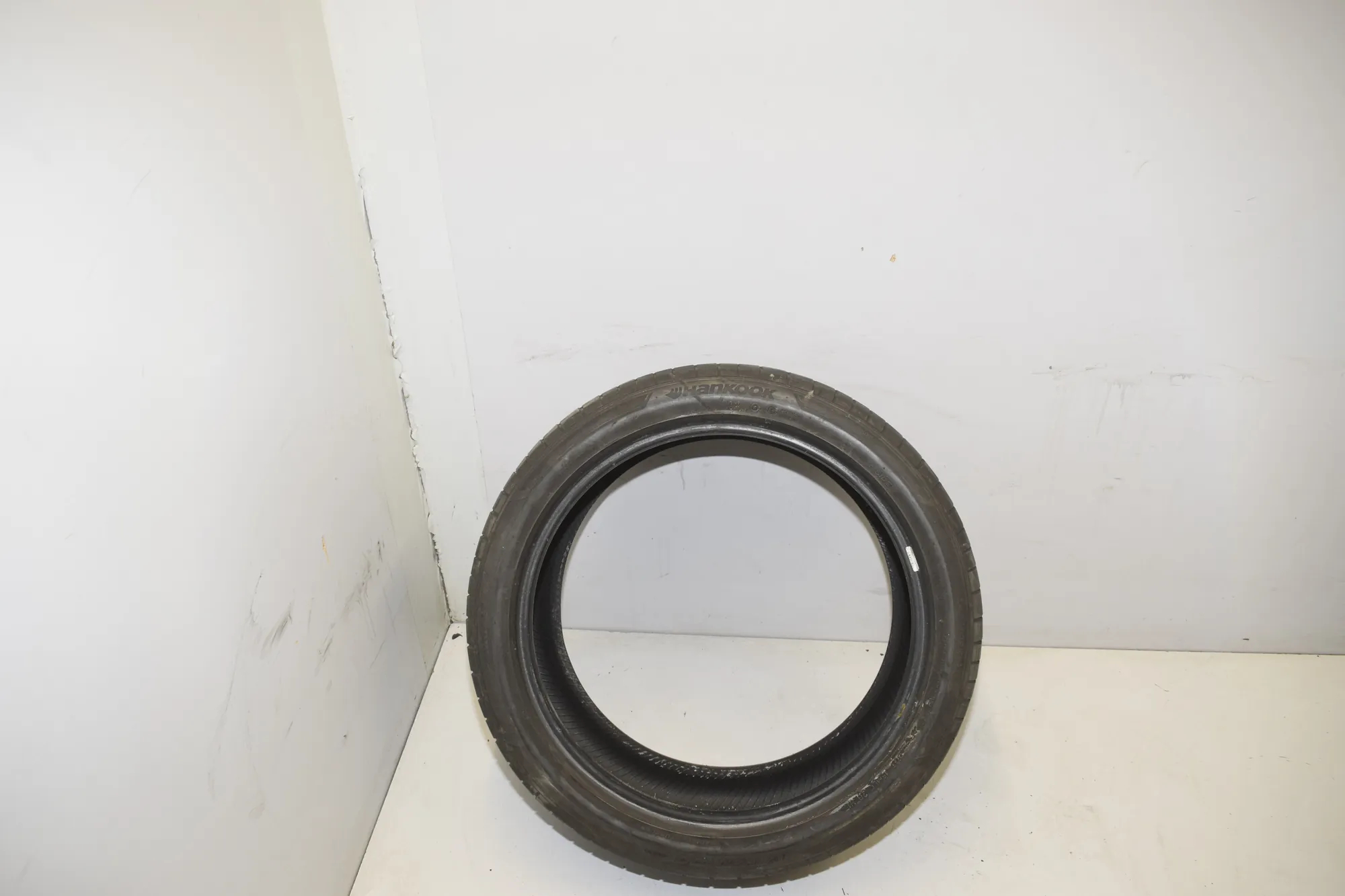 Tire · BMW 5 (F10) BMW 5 (F10) 520 d 2016 – 2