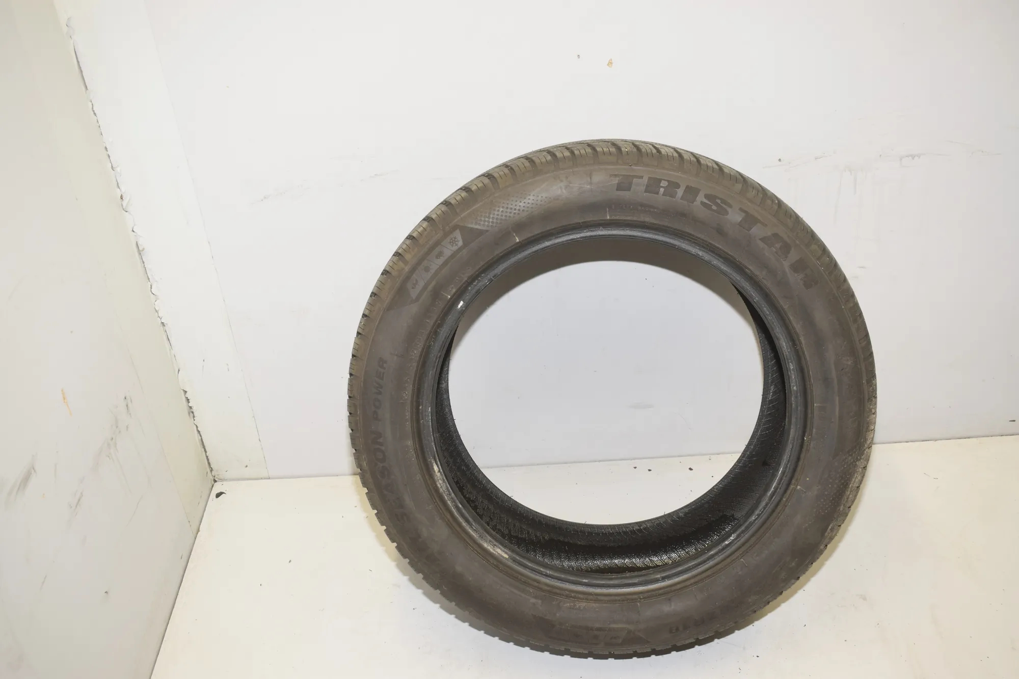 Tire · BMW 3 (F30, F80) BMW 3 (F30, F80) 320 d 2015