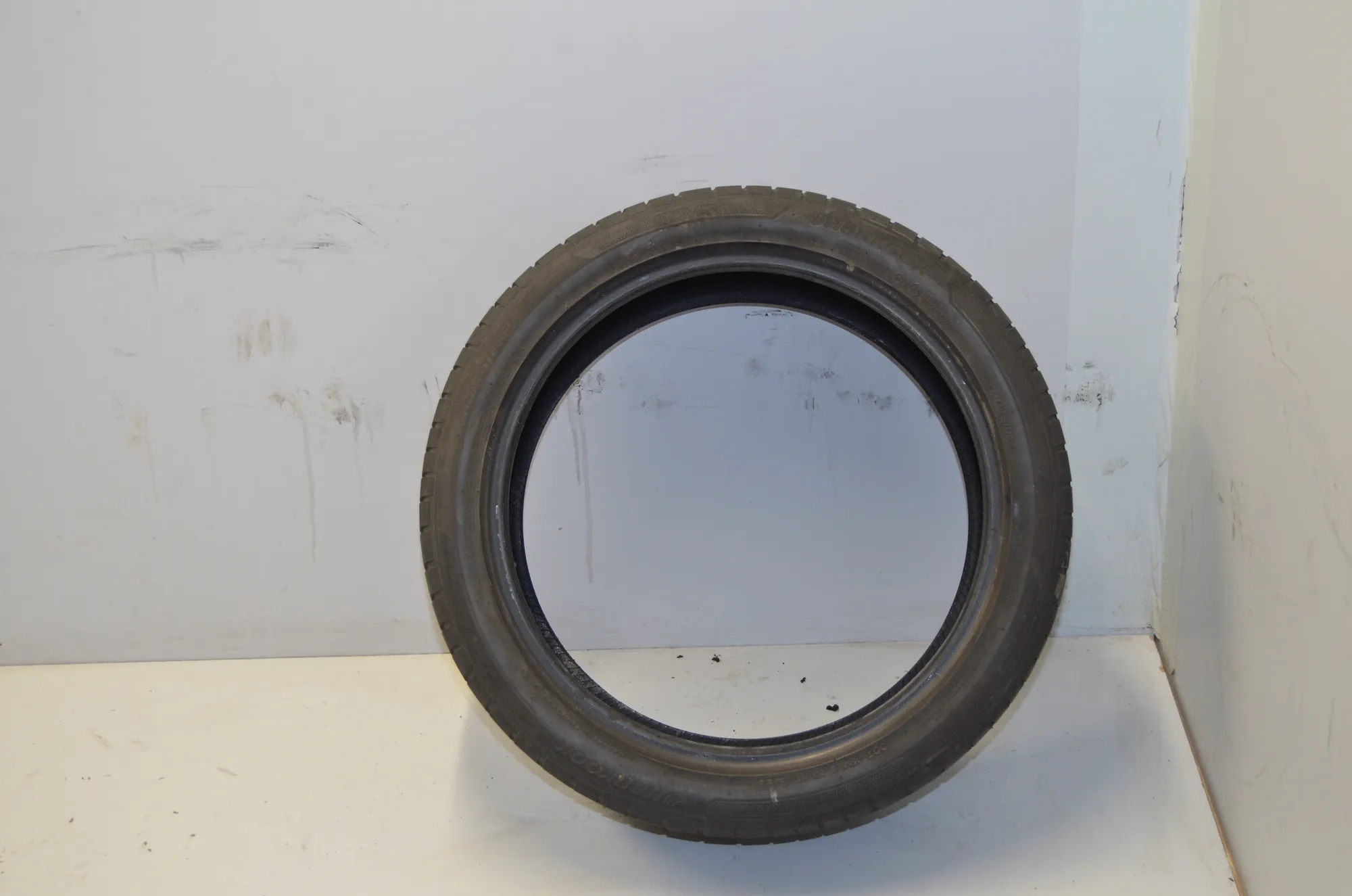 Tire · BMW 5 (F10) BMW 5 (F10) 520 d 2014