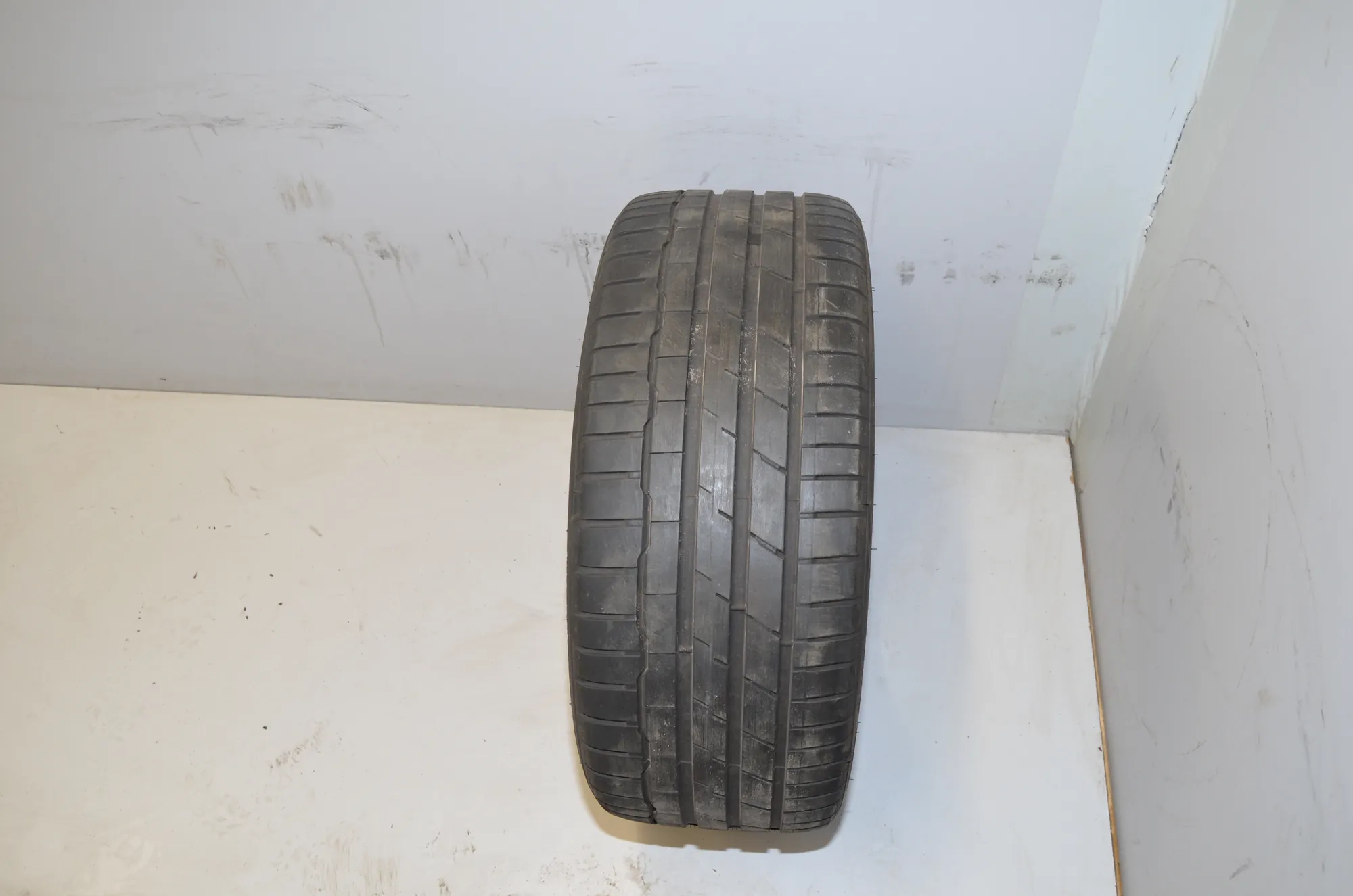 Tire · BMW 5 (F10) BMW 5 (F10) 520 d 2014 – 6
