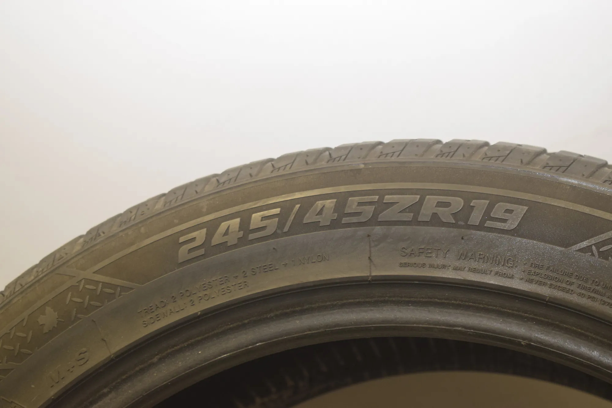 Tire · BMW 5 Gran Turismo (F07) BMW 5 Gran Turismo (F07) 520 d 2012 – 4