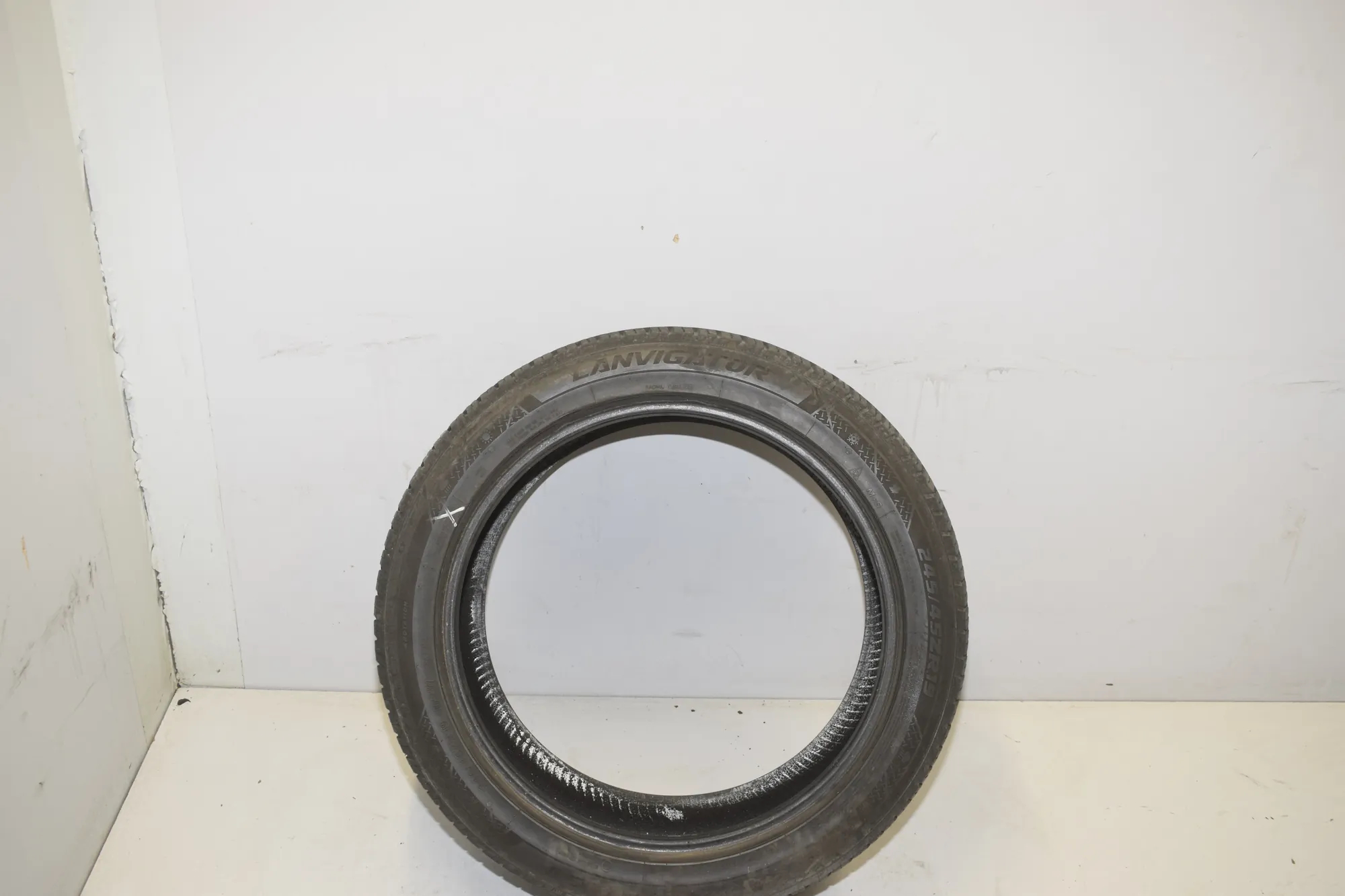 Tire · BMW 5 Gran Turismo (F07) BMW 5 Gran Turismo (F07) 520 d 2012