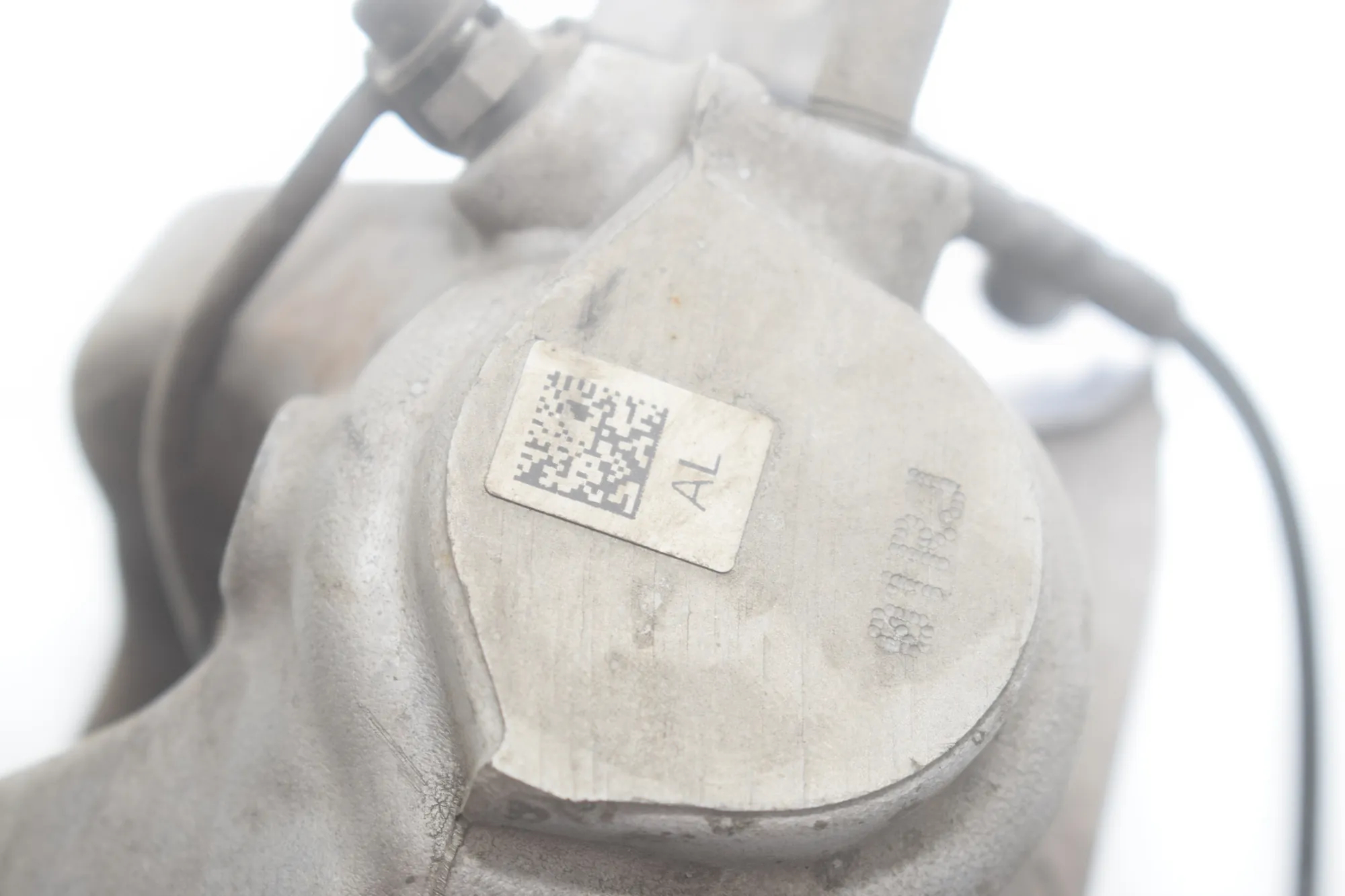 Front Left Brake Caliper – OEM 6860269 · BMW i3 (I01) s Electric 2022 – 4