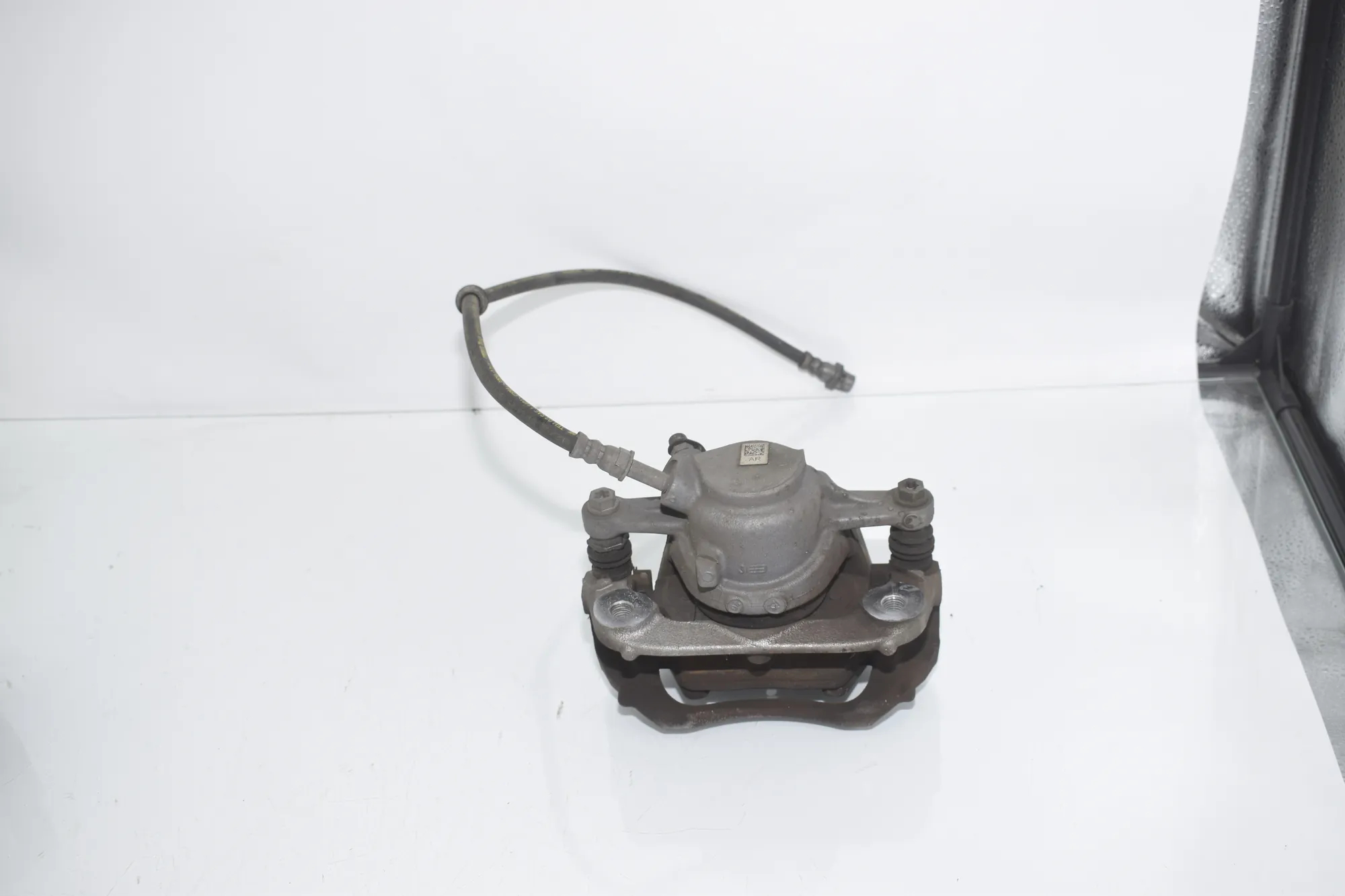 Front Right Brake Caliper – OEM 6860270 · BMW i3 (I01) s Electric 2022 – 3