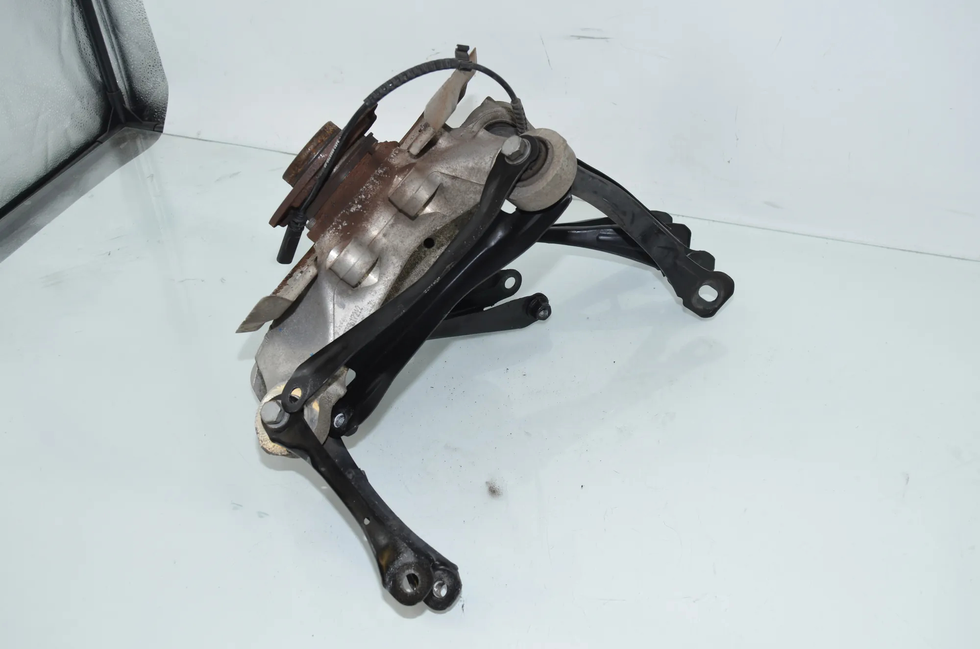 Rear Left Wheel Hub Spindle – OEM 6852161 · BMW i3 (I01) s Electric 2022 – 2