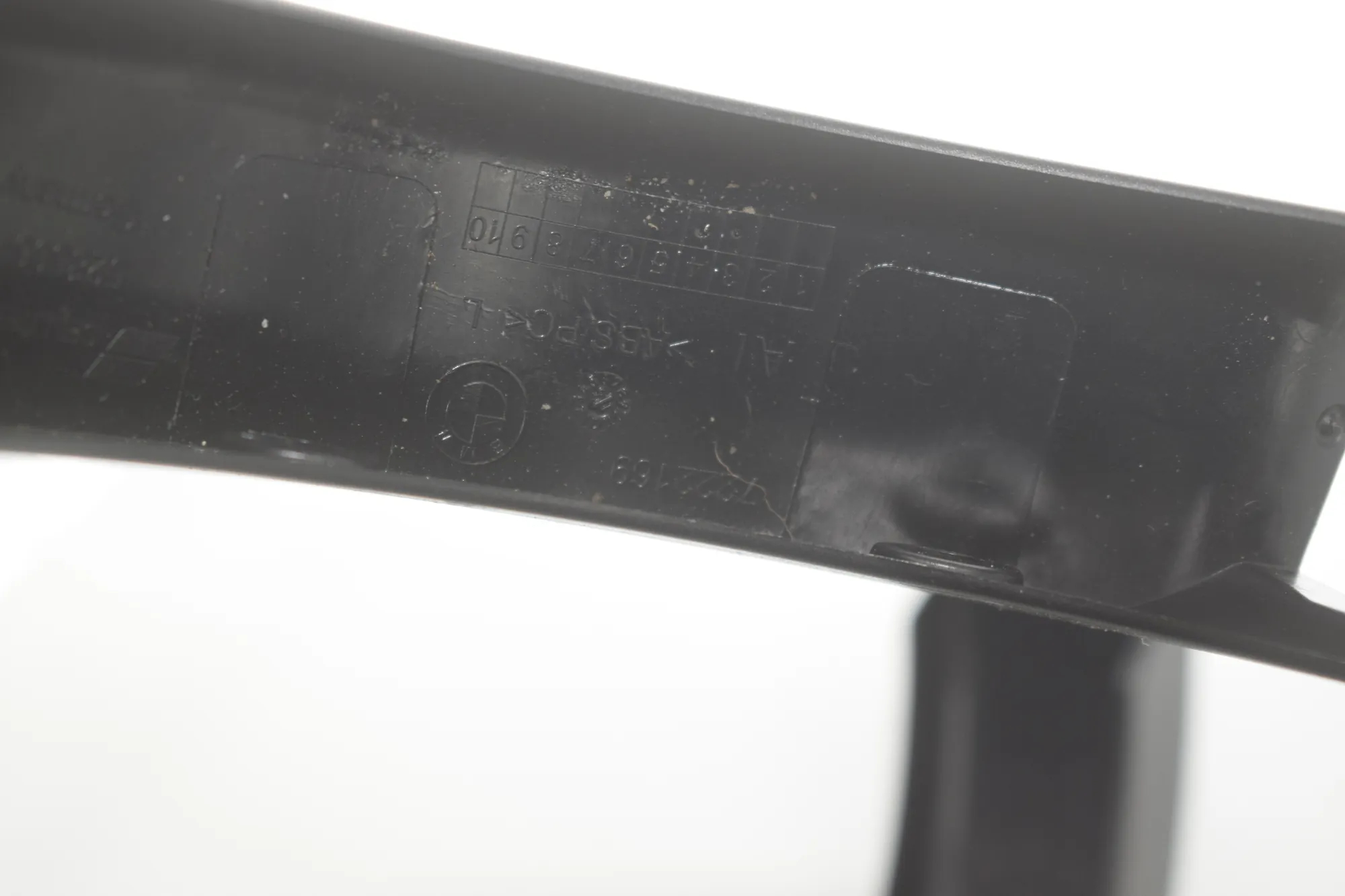 Hinge Trim – OEM 7222168 · BMW 5 Touring (F11) M 550 d xDrive 2016 – 6