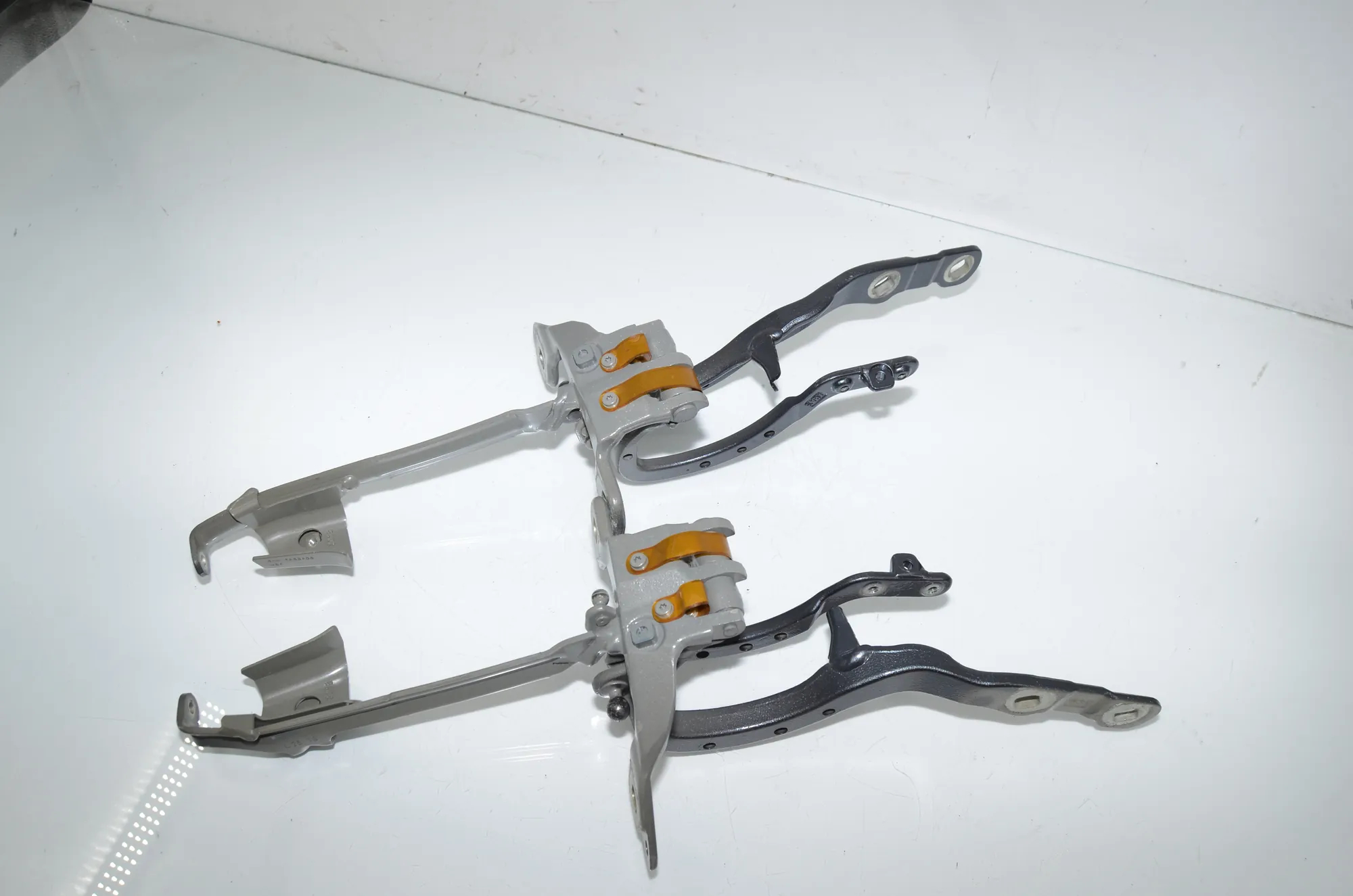 Left Side Bootlid Hinge – OEM 7453405 · BMW 3 Touring (G21) (2019 - -) 320 d 2019 – 4