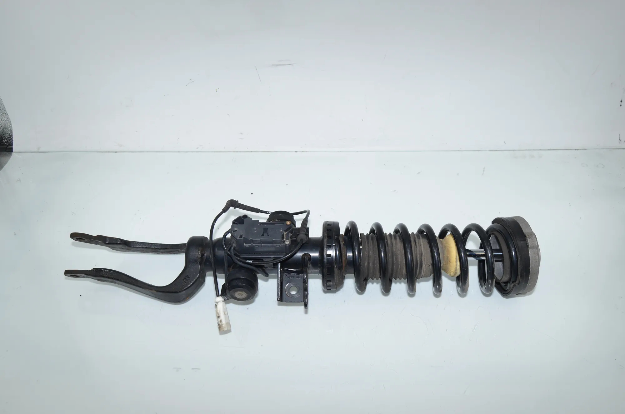Front Right Shock Absorber – OEM 6854324 · BMW 5 Gran Turismo (F07) 535 d xDrive 2014 – 3