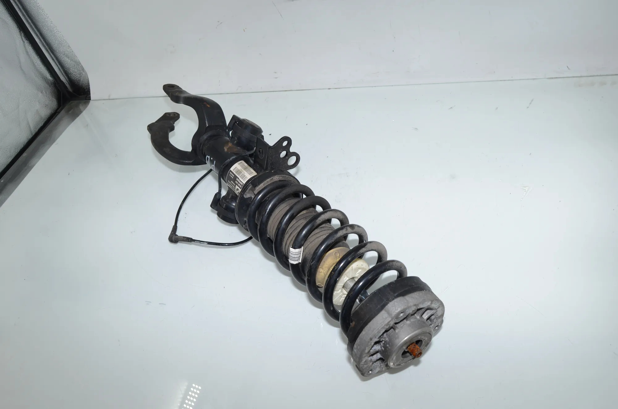 Front Right Shock Absorber – OEM 6854324 · BMW 5 Gran Turismo (F07) 535 d xDrive 2014 – 2