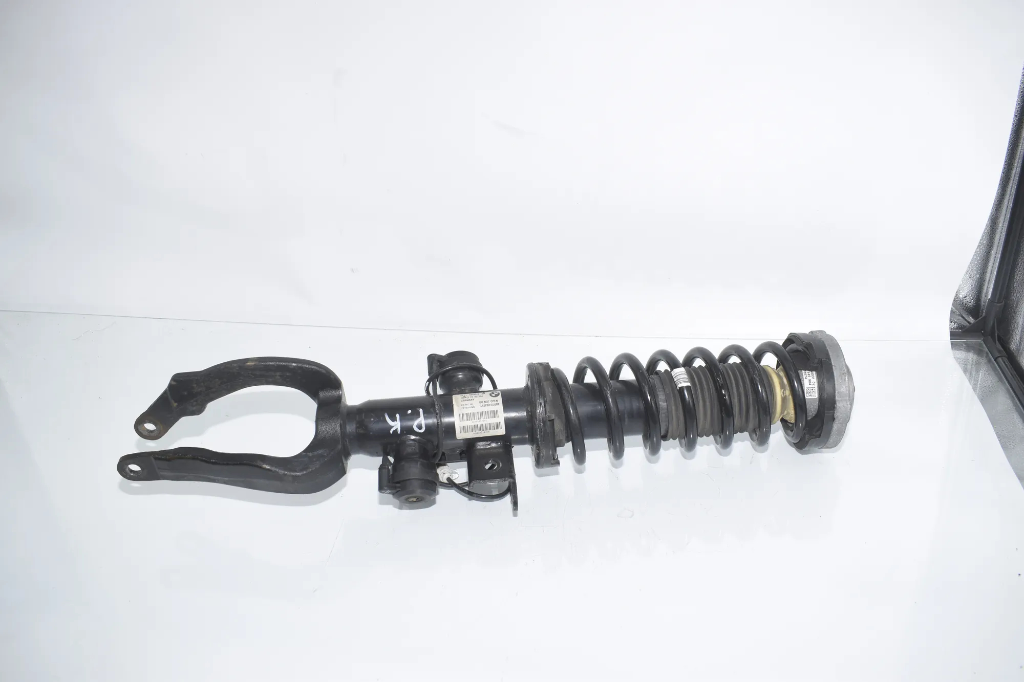 Front Left Shock Absorber – OEM 6854323 · BMW 5 Gran Turismo (F07) 535 d xDrive 2014 – 3