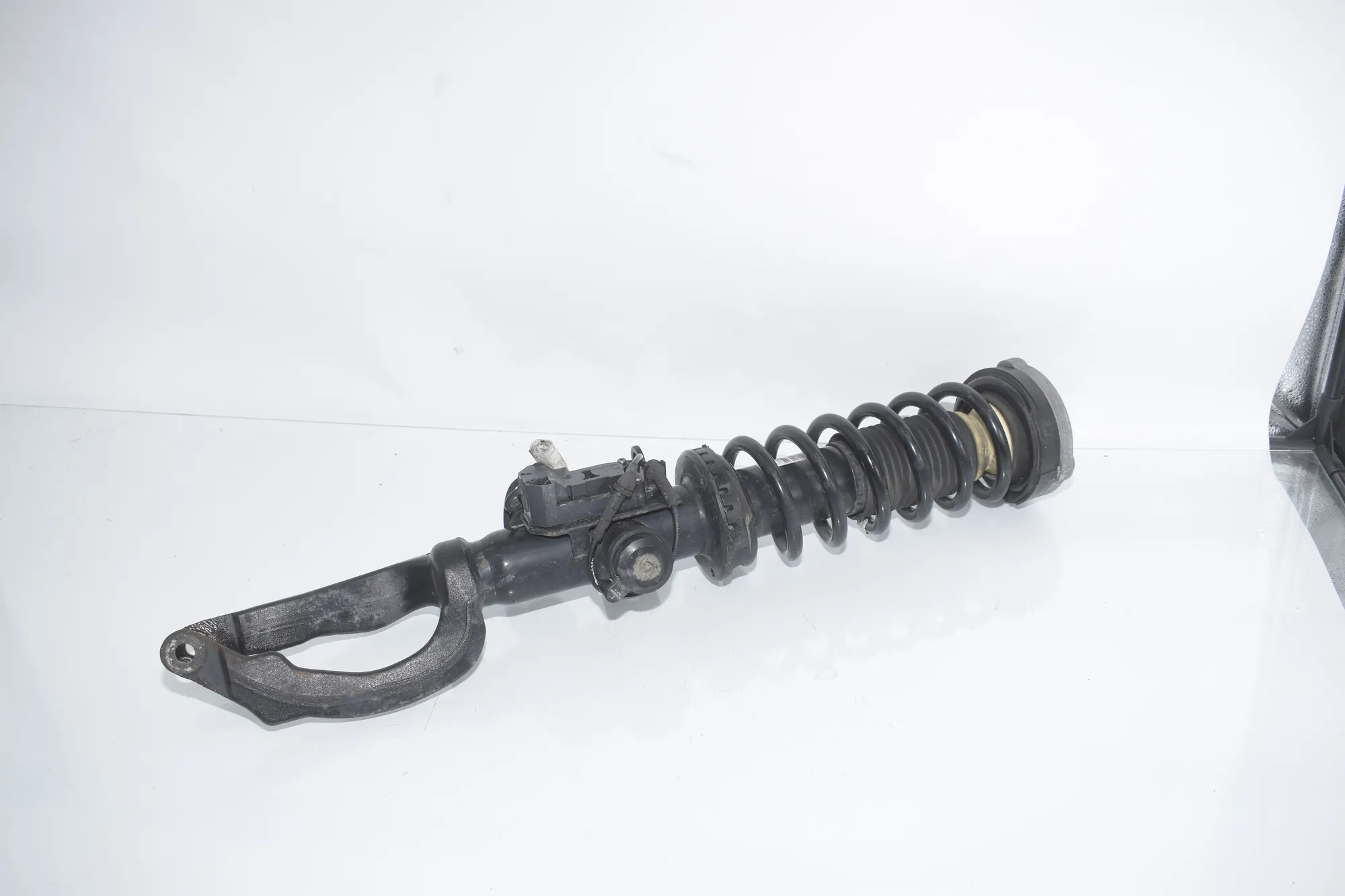 Front Left Shock Absorber – OEM 6854323 · BMW 5 Gran Turismo (F07) 535 d xDrive 2014 – 2