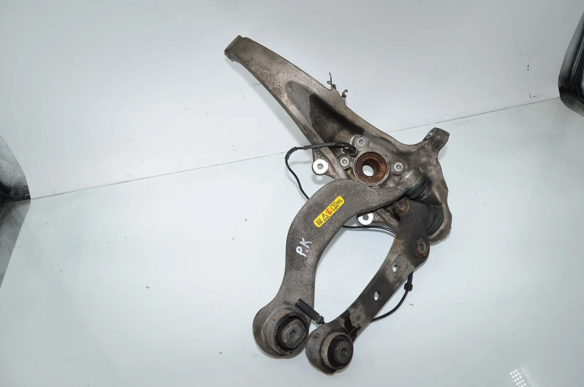 Front Left Wheel Hub – OEM 6777749 · BMW 5 Gran Turismo (F07) 535 d xDrive 2014 – 4