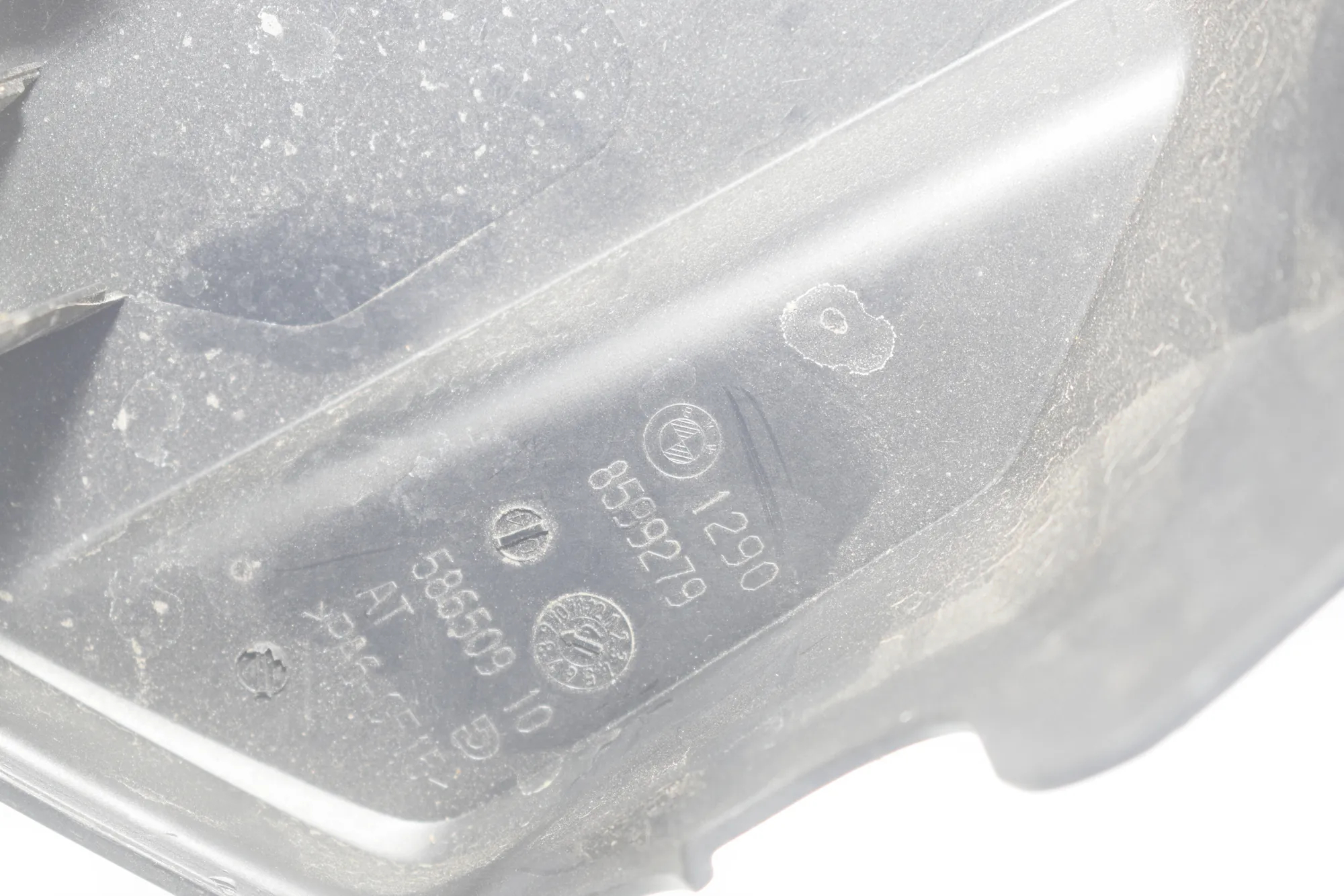 Fuse Box Cover – OEM 8599279 · BMW 3 Touring (G21) BMW 3 Touring (G21) 318 d 2019 – 4