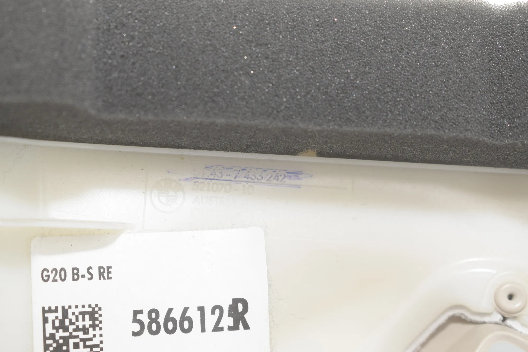 Left Side B Pillar Trim – OEM 7433241 · BMW 3 (G20, G28) BMW 3 (G20, G28) 3 (G20) 318 d 2019 – 5