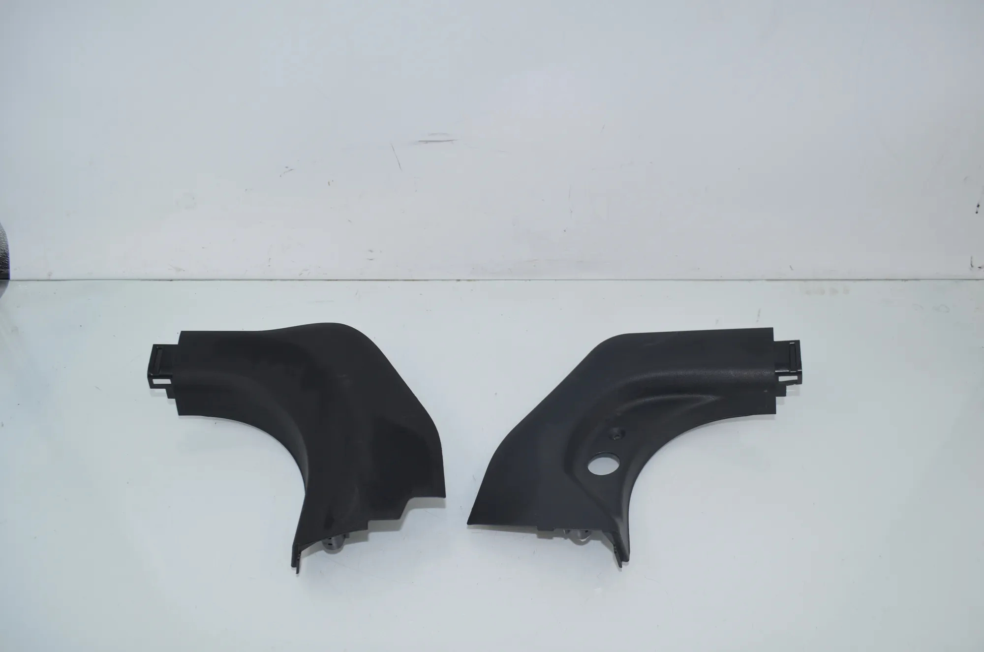 Front Right Interior Step Trim – OEM 7446427 · BMW 3 Touring (G21) BMW 3 Touring (G21) 320 d 2020 – 2