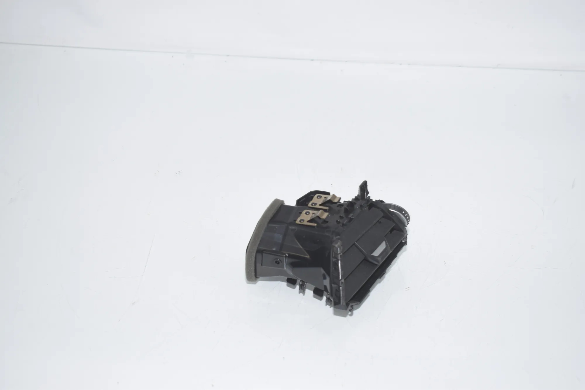 Dashboard Air Vents – OEM 6805563 · BMW 3 (G20, G80, G28) M3 Competition BMW 3 (G20, G80, G28) M3 Competition M3 G80 2020 – 2
