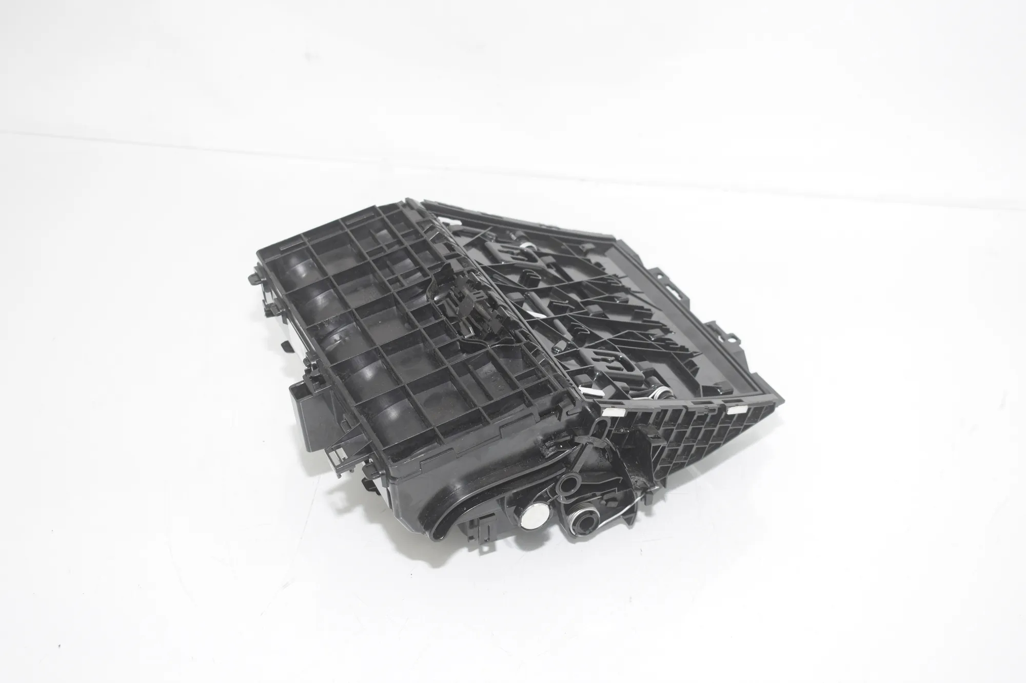 Cup Holder – OEM 6806788 · BMW 3 Touring (G21) BMW 3 Touring (G21) 320 d 2019 – 2