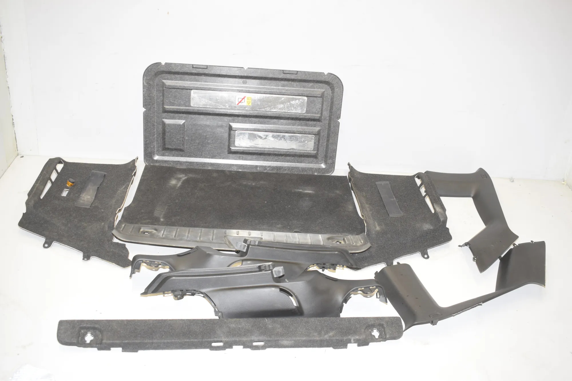 Trunk Trim Kit – OEM 7314755 · BMW i3 (I01) Electric 2014 – 4