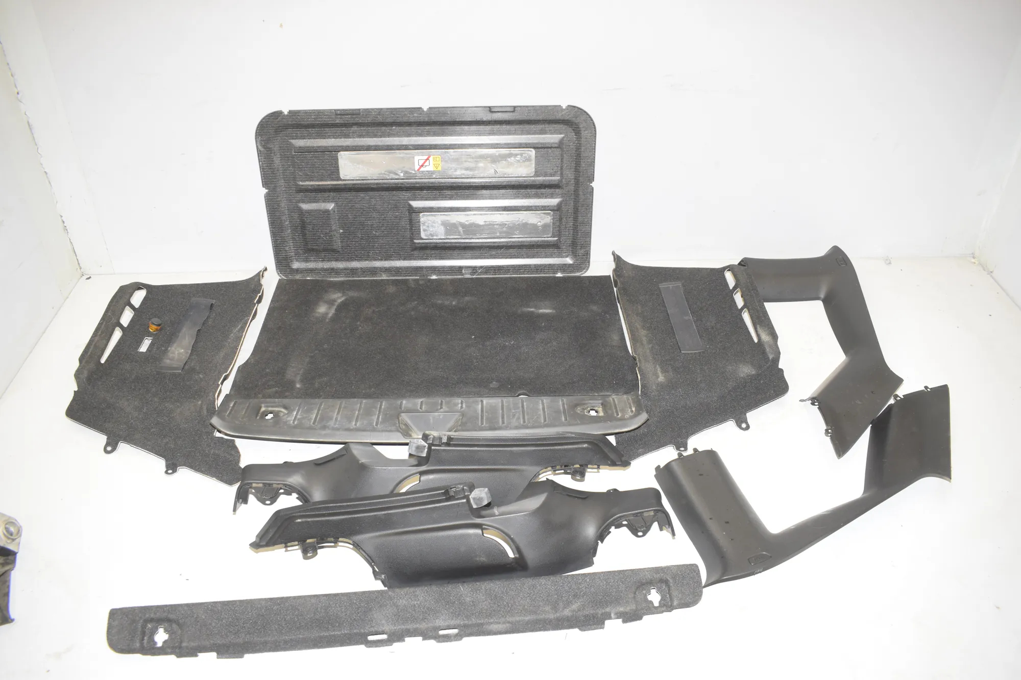 Trunk Trim Kit – OEM 7314755 · BMW i3 (I01) Electric 2014 – 2