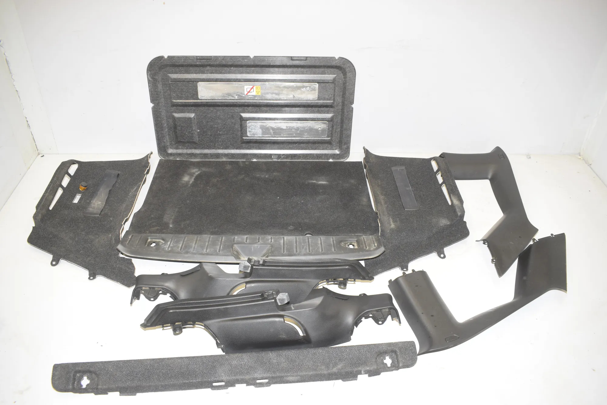 Trunk Trim Kit – OEM 7314755 · BMW i3 (I01) Electric 2014 – 5