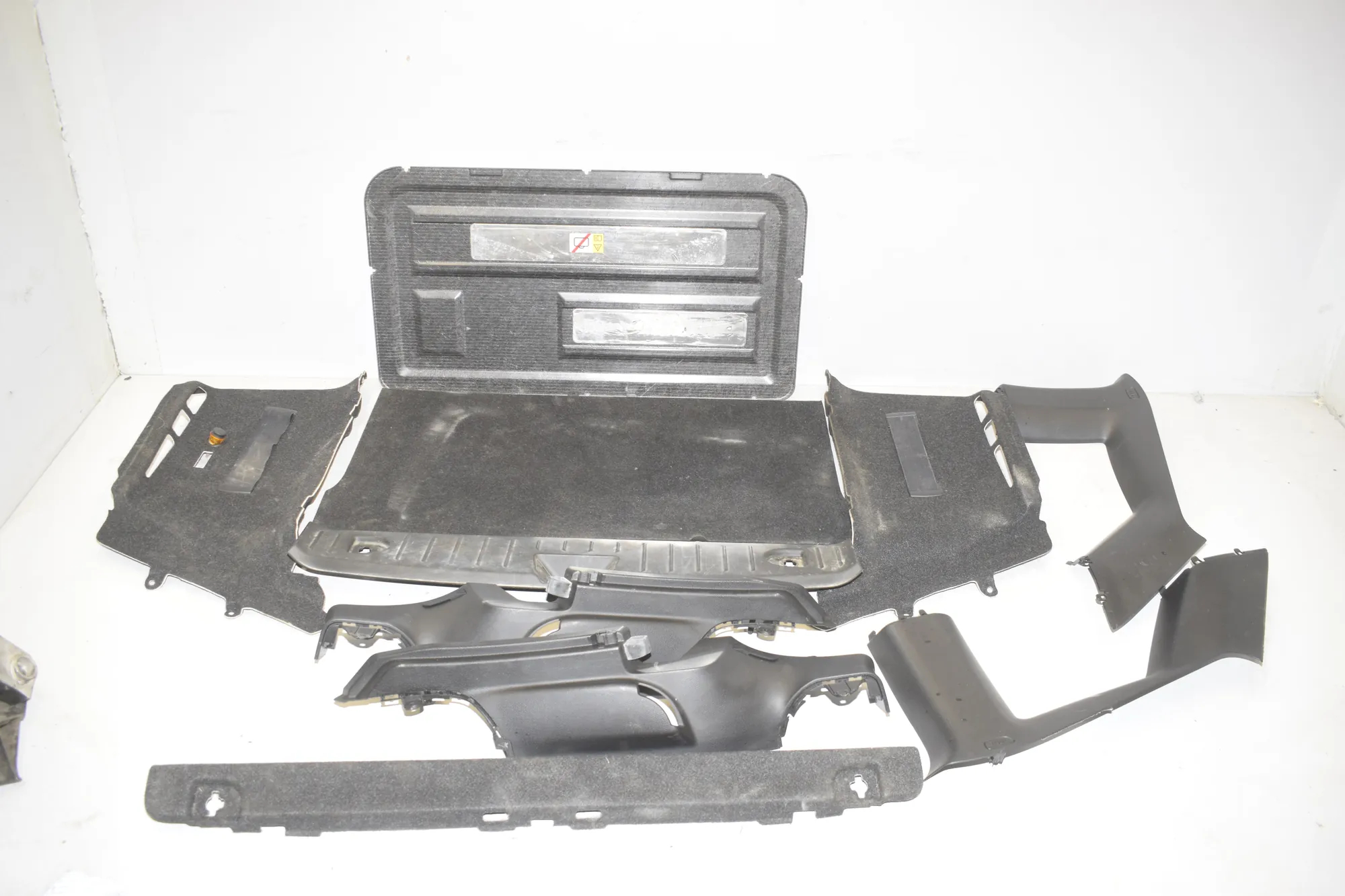 Trunk Trim Kit – OEM 7314755 · BMW i3 (I01) Electric 2014