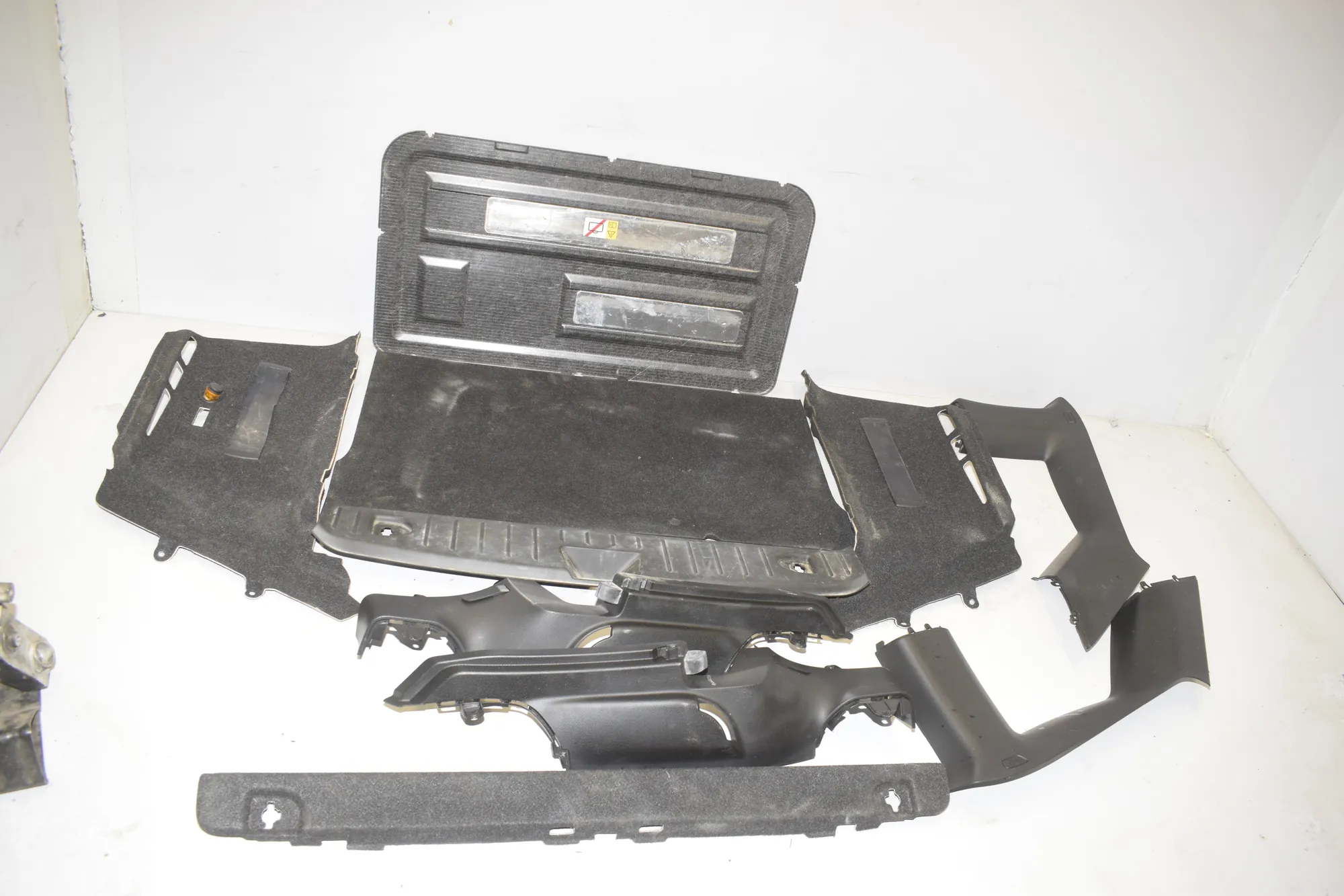 Trunk Trim Kit – OEM 7314755 · BMW i3 (I01) Electric 2014 – 3