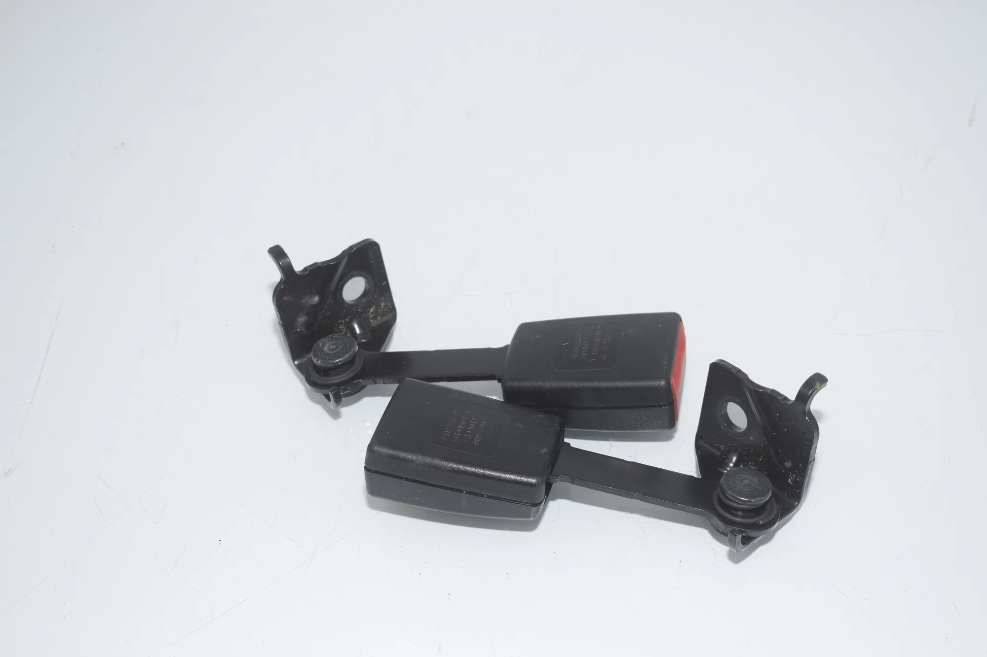 Rear Left Seat Buckle – OEM 7347725 · BMW i3 (I01) Electric 2014 – 2