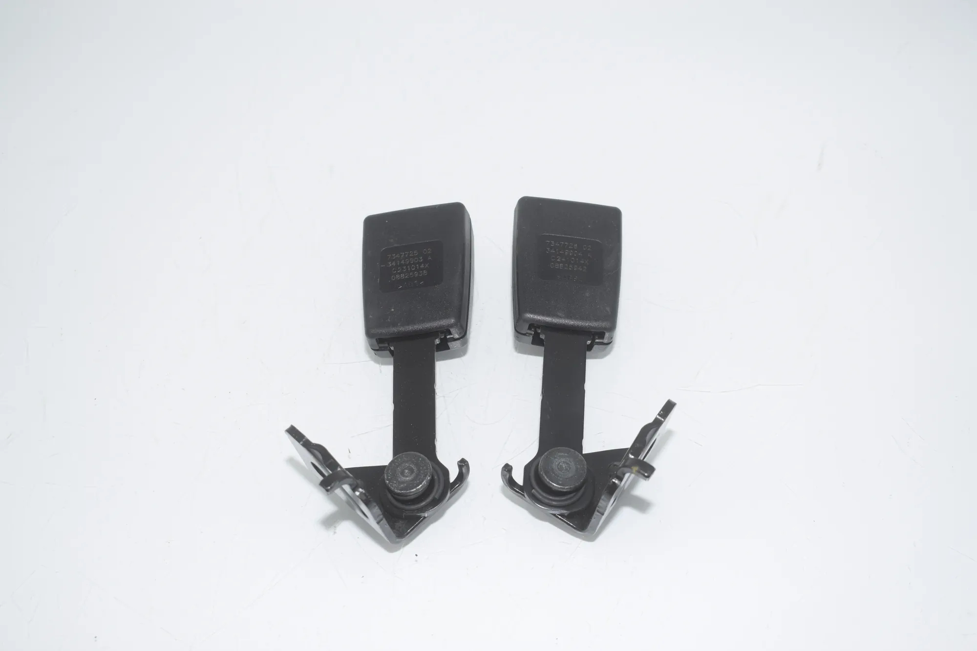 Rear Left Seat Buckle – OEM 7347725 · BMW i3 (I01) Electric 2014