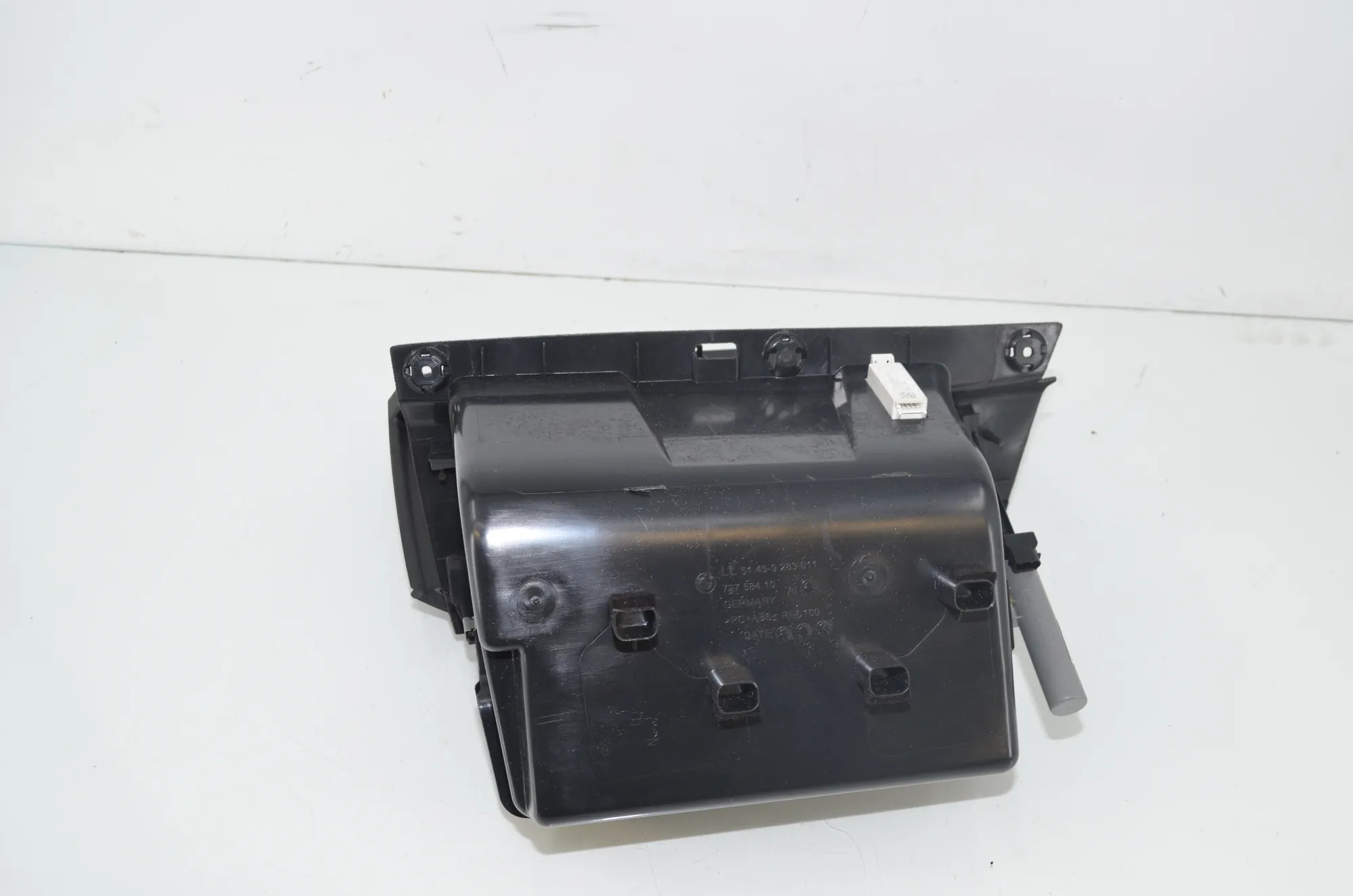 Glove Compartment – OEM 9283011 · BMW i3 (I01) Electric 2014 – 3