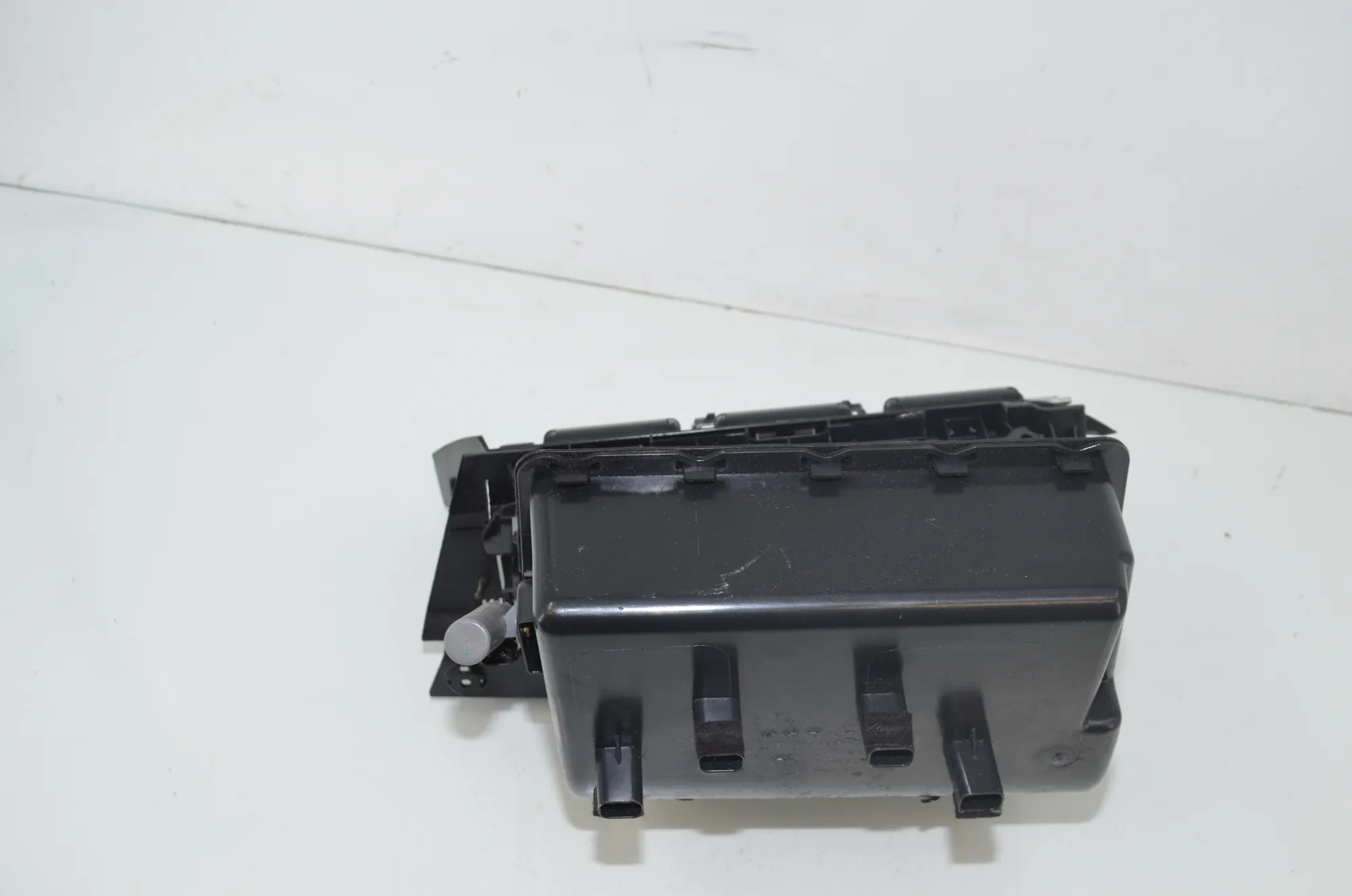 Glove Compartment – OEM 9283011 · BMW i3 (I01) Electric 2014 – 4