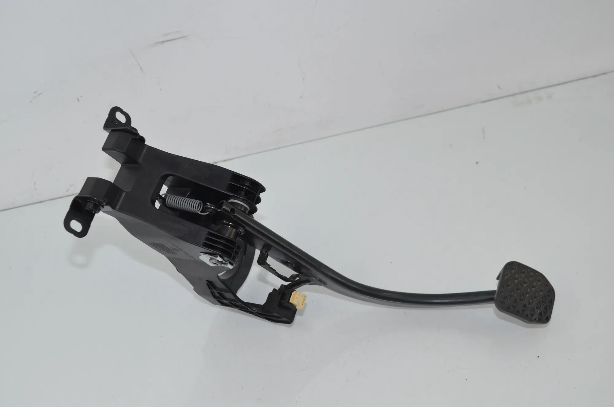 Brake Pedal – OEM 6799925 · BMW i3 (I01) Electric 2014