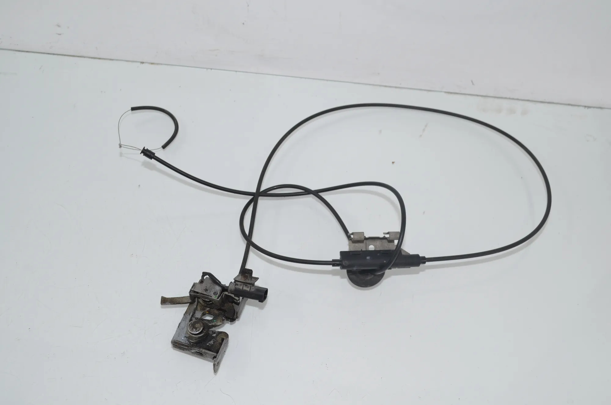 Bonnet Lock – OEM 7354257 · BMW i3 (I01) Electric 2014
